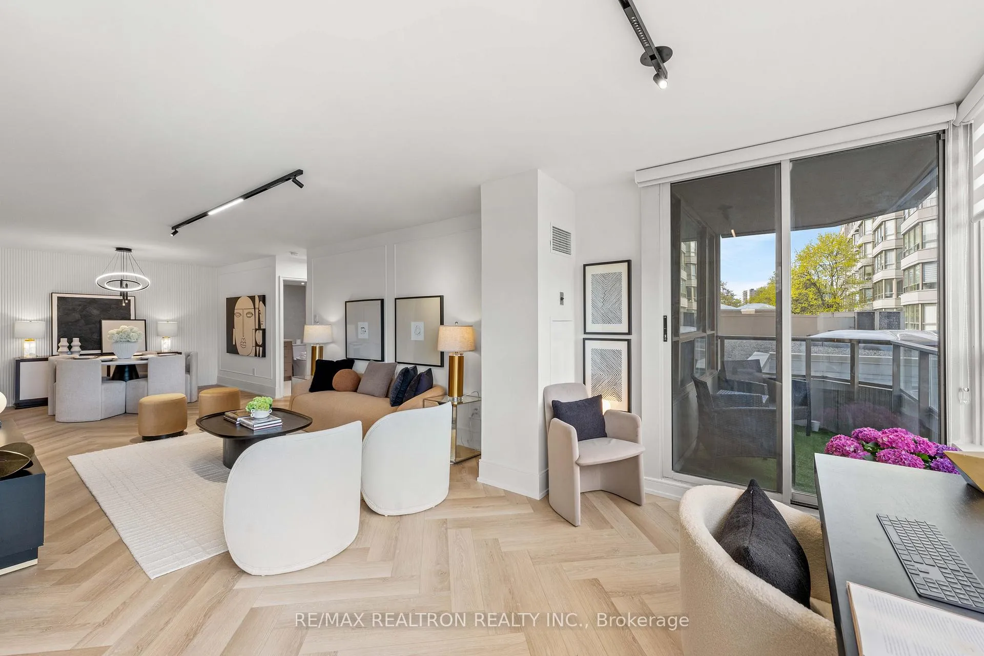 Photo 23 of Unit 210, 11 Townsgate Drive, Vaughan, Crestwood-Springfarm-Yorkhill — HOMEH
