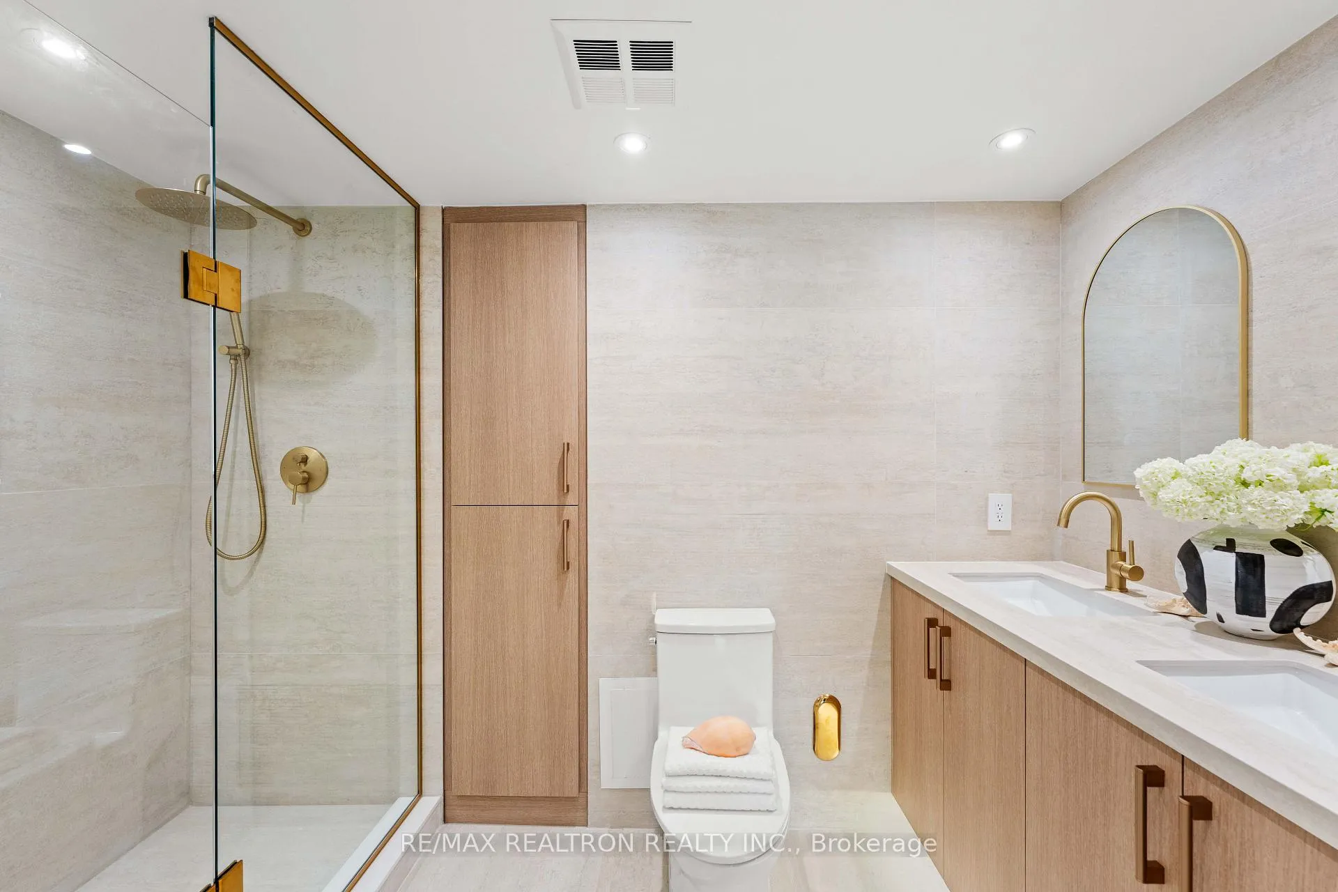 Photo 34 of Unit 210, 11 Townsgate Drive, Vaughan, Crestwood-Springfarm-Yorkhill — HOMEH