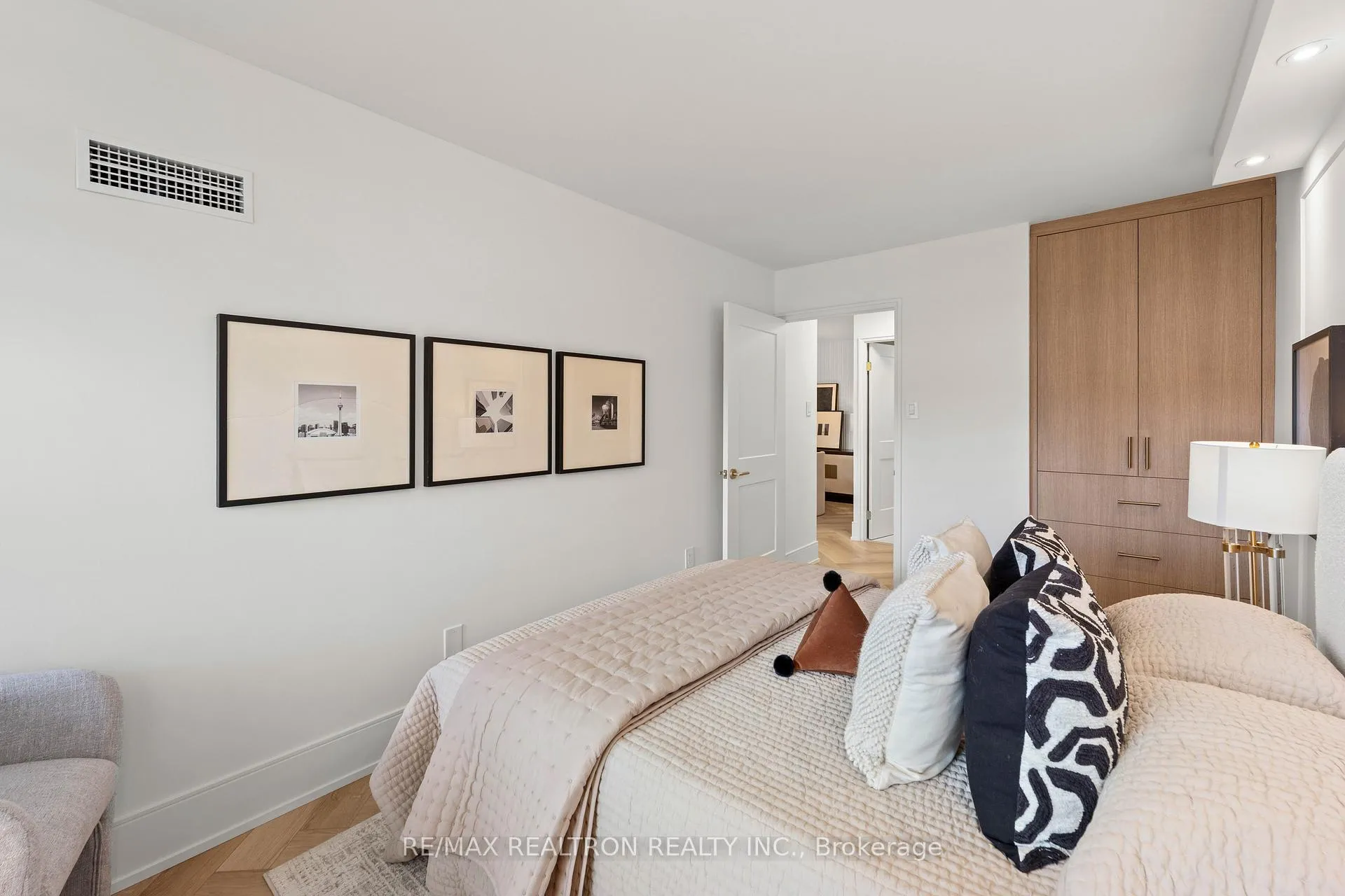 Photo 39 of Unit 210, 11 Townsgate Drive, Vaughan, Crestwood-Springfarm-Yorkhill — HOMEH