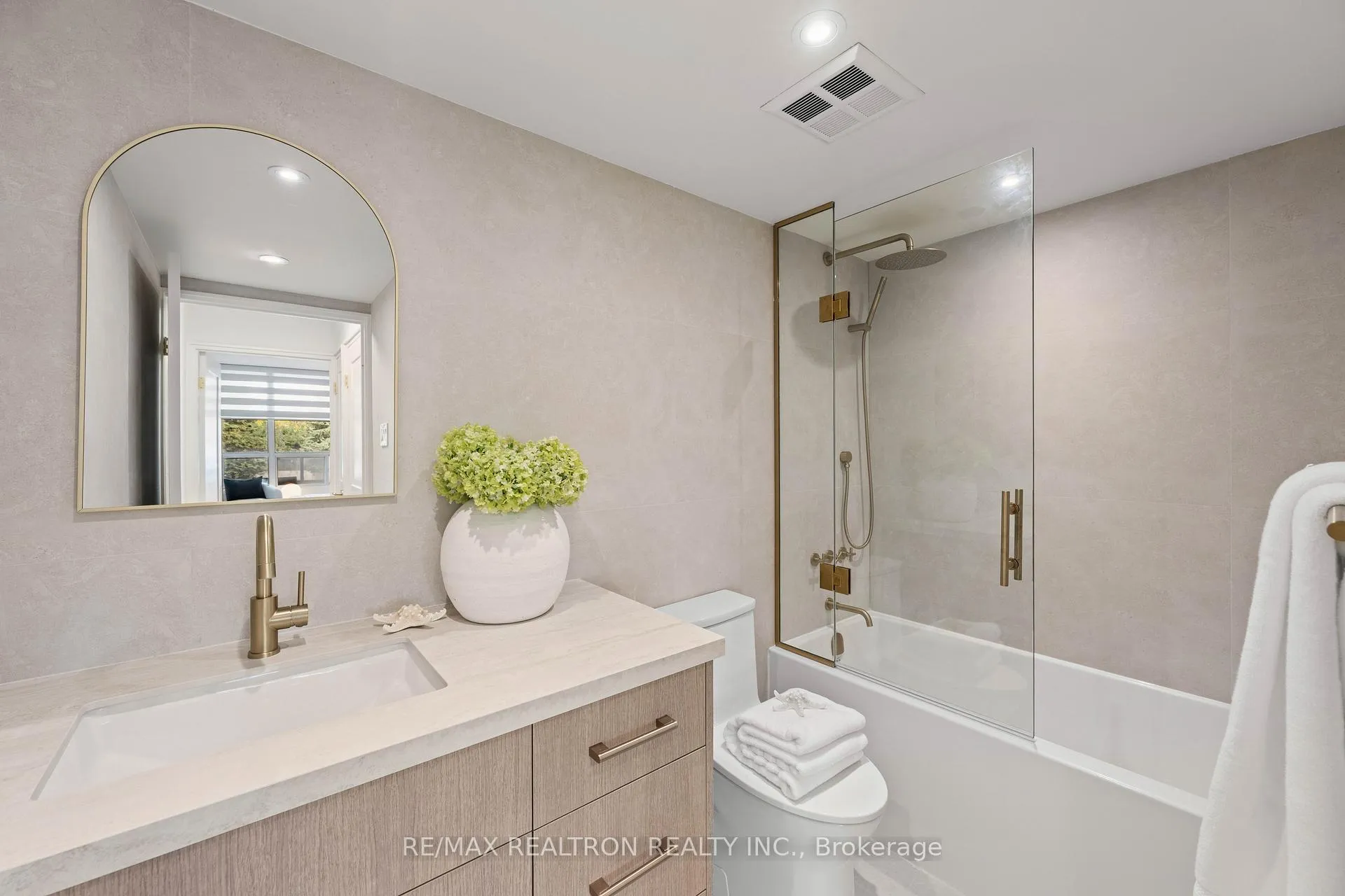 Photo 40 of Unit 210, 11 Townsgate Drive, Vaughan, Crestwood-Springfarm-Yorkhill — HOMEH