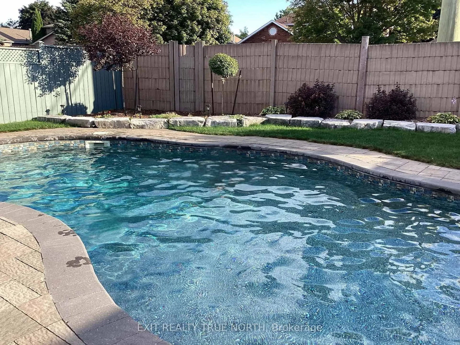Photo 3 of 53 Etherington Crescent, Barrie, West Bayfield — HOMEH
