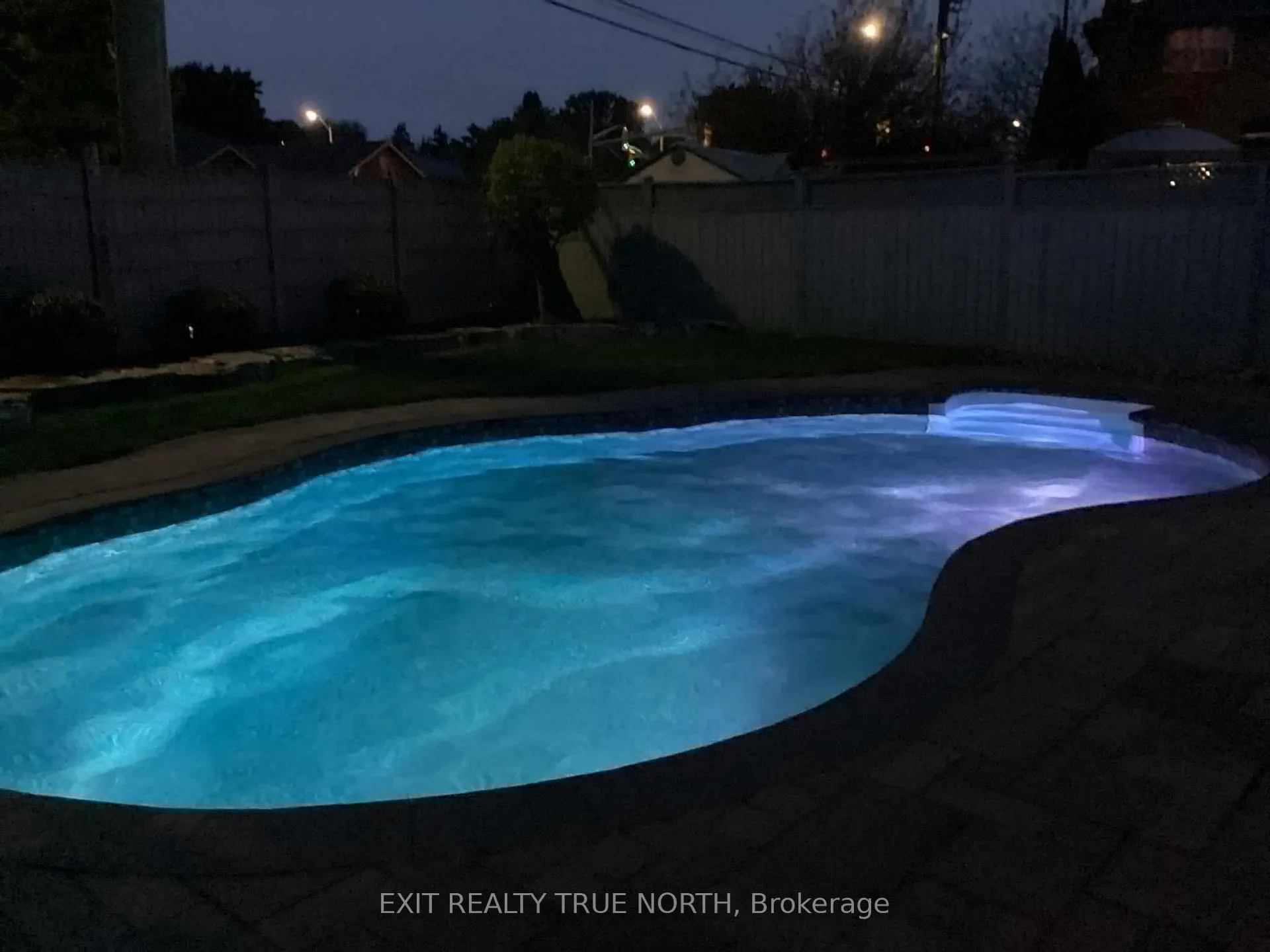 Photo 4 of 53 Etherington Crescent, Barrie, West Bayfield — HOMEH