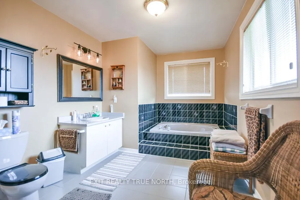 Photo 19 of 53 Etherington Crescent, Barrie, West Bayfield — HOMEH