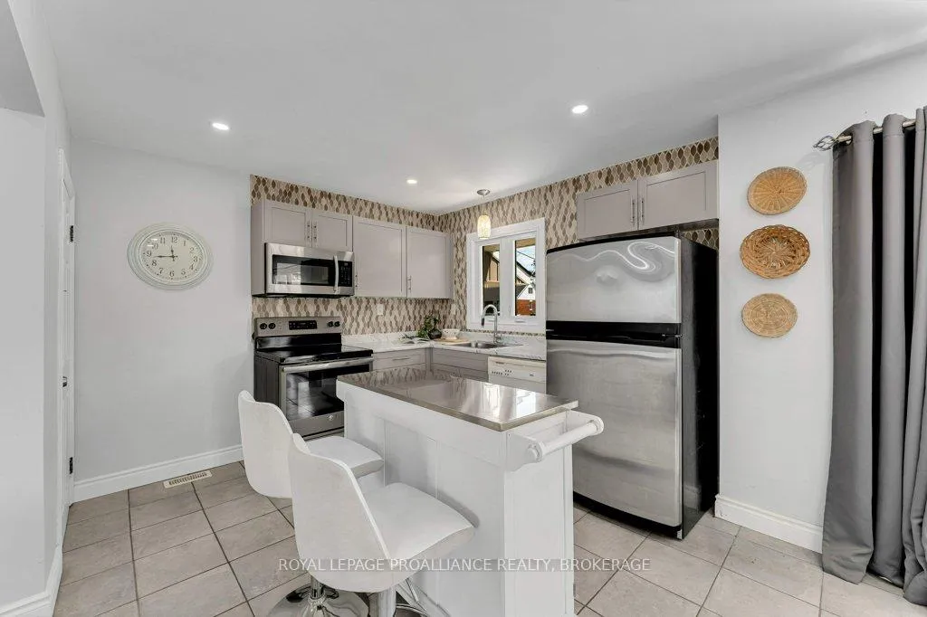 Photo 8 of 168 Avenue Road, Kingston, West of Sir John A. Blvd — HOMEH