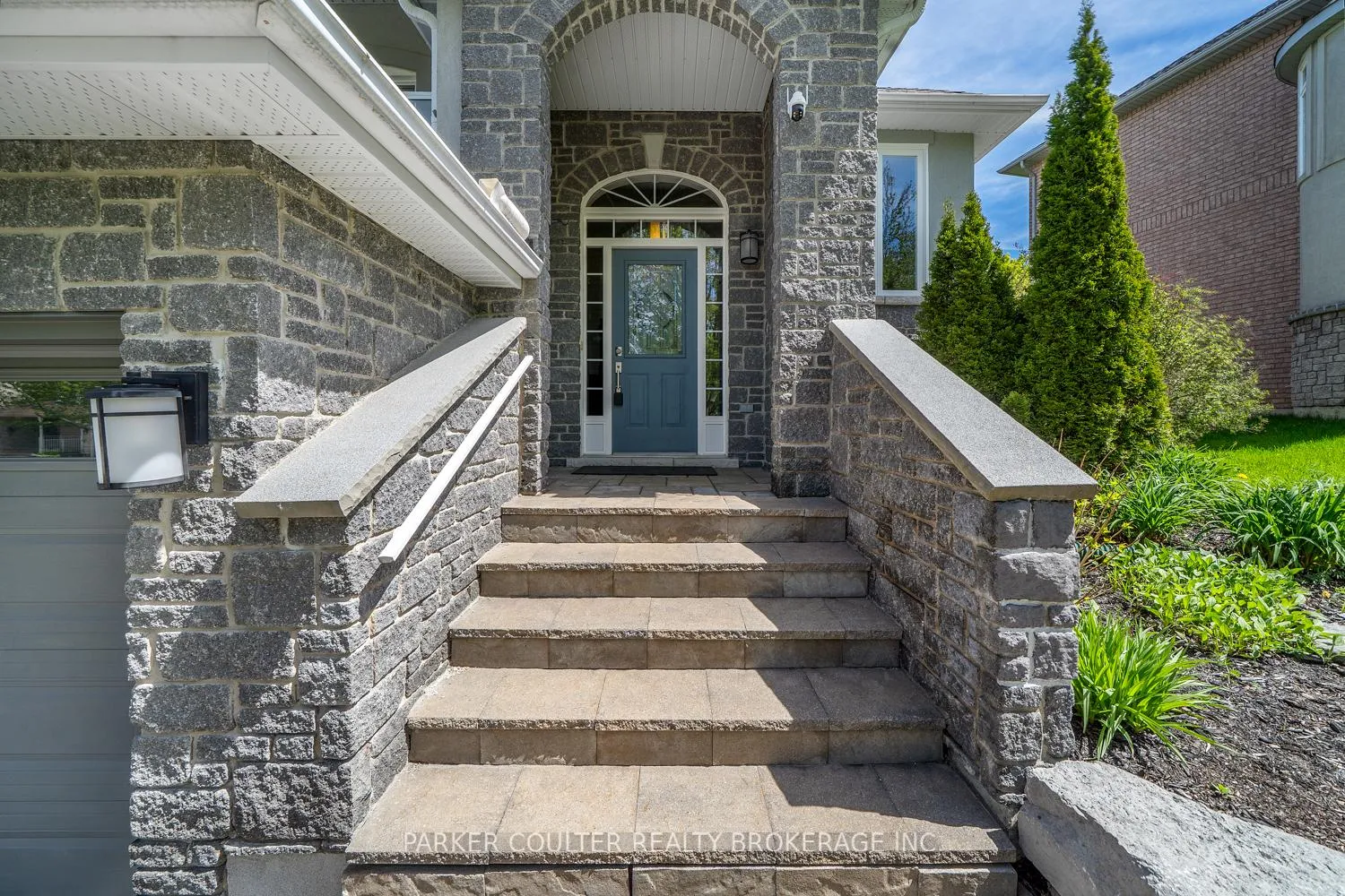Photo 2 of 53 Cumming Drive, Barrie, Ardagh — HOMEH