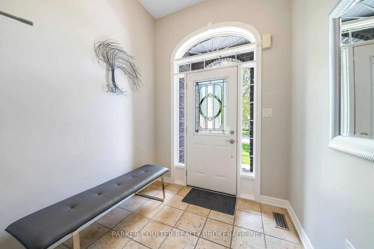 Photo 3 of 53 Cumming Drive, Barrie, Ardagh — HOMEH