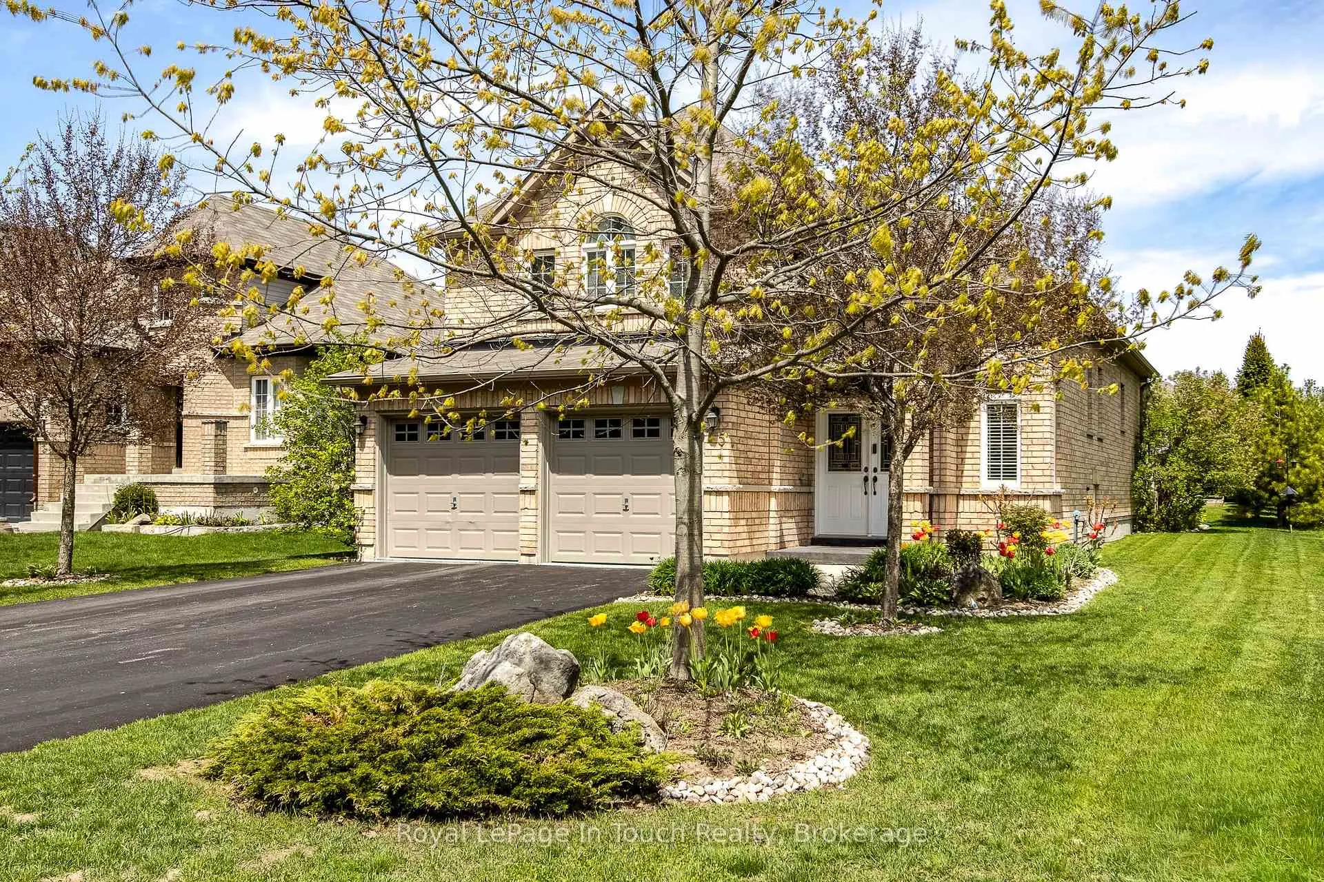 Photo 2 of 75 Pearl Street, Wasaga Beach — HOMEH