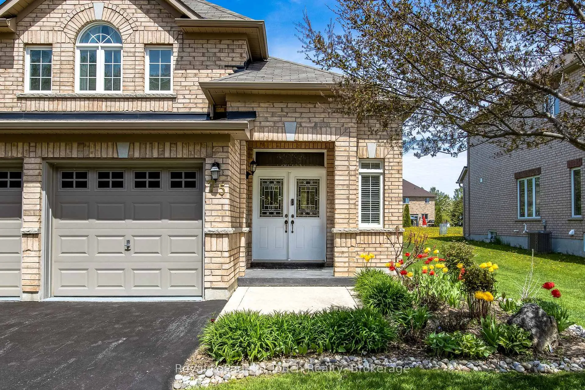 Photo 3 of 75 Pearl Street, Wasaga Beach — HOMEH