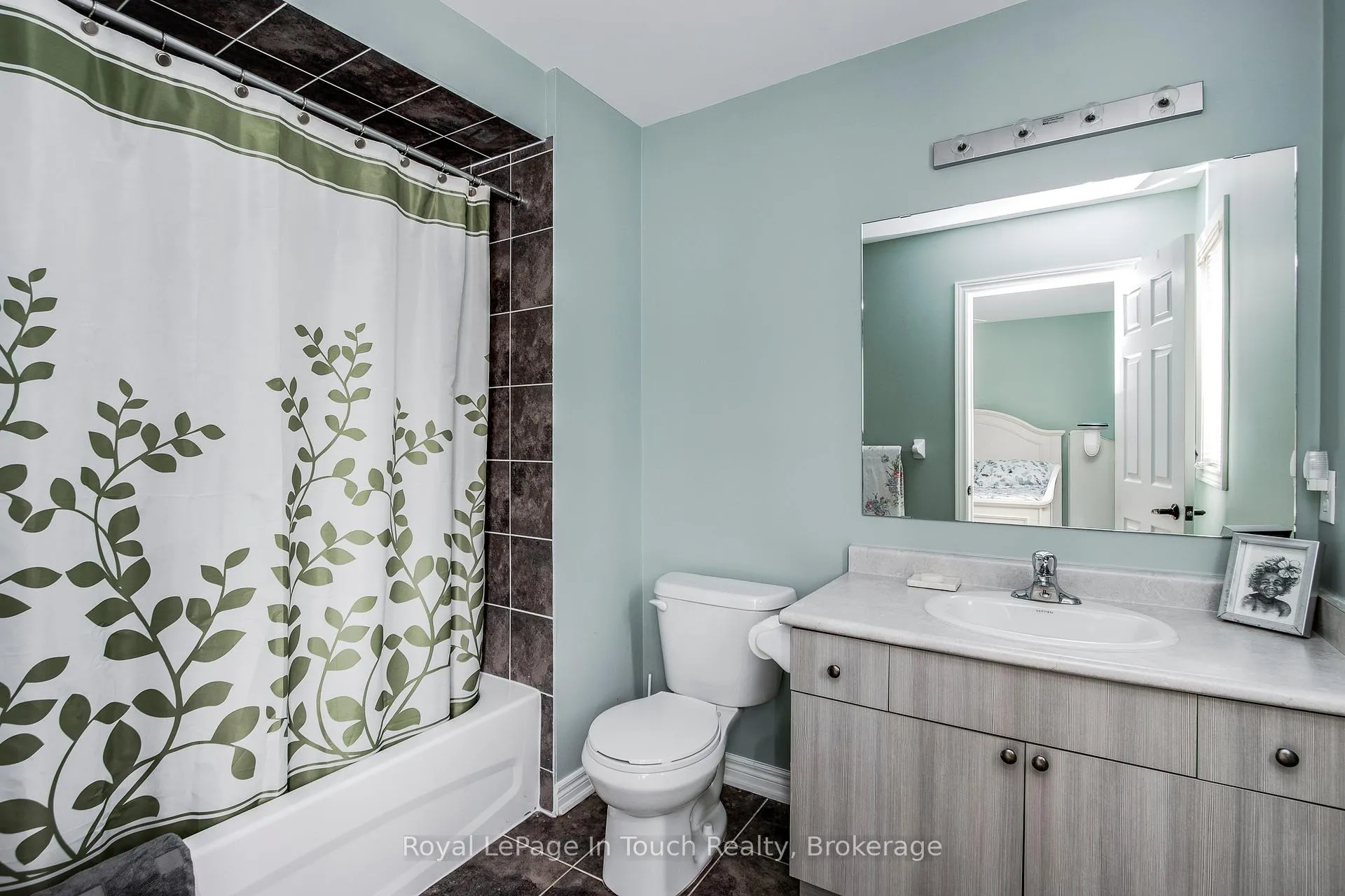 Photo 33 of 75 Pearl Street, Wasaga Beach — HOMEH