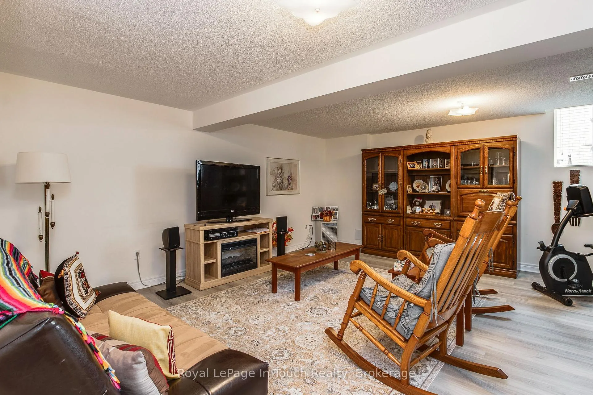 Photo 34 of 75 Pearl Street, Wasaga Beach — HOMEH
