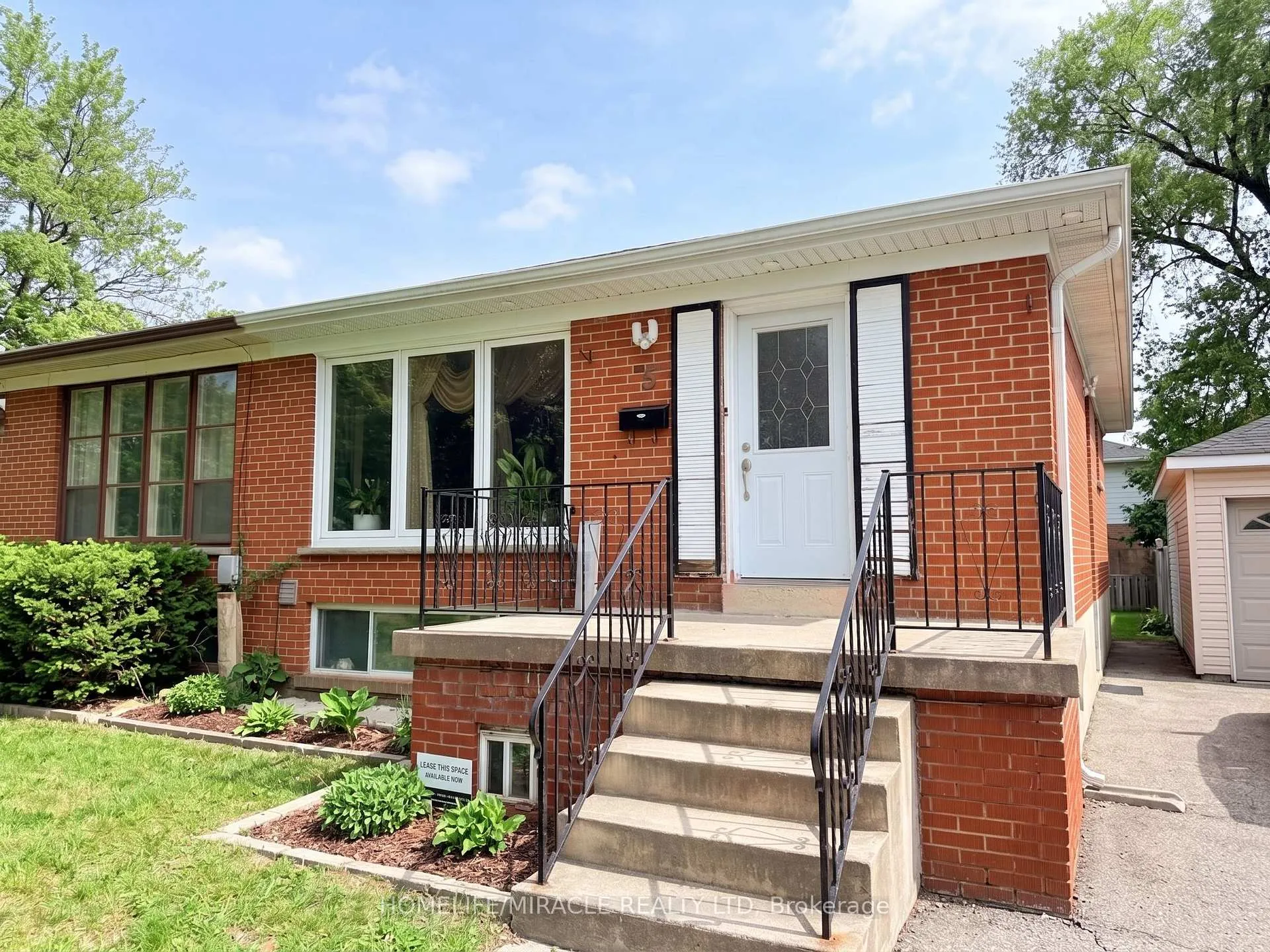 Photo 1 of 5 Melpham Court, Etobicoke, West Humber-Clairville — HOMEH
