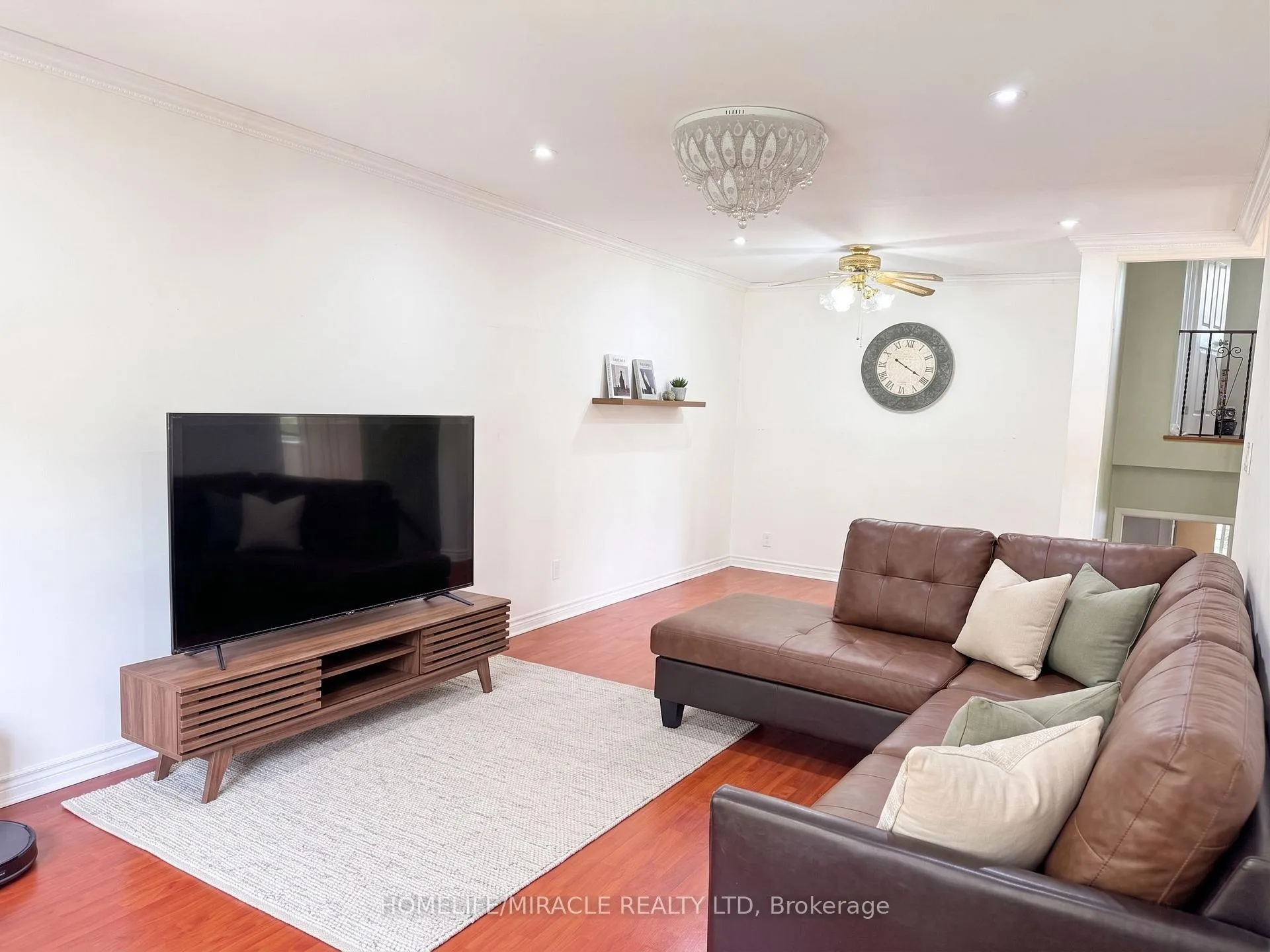 Photo 2 of 5 Melpham Court, Etobicoke, West Humber-Clairville — HOMEH