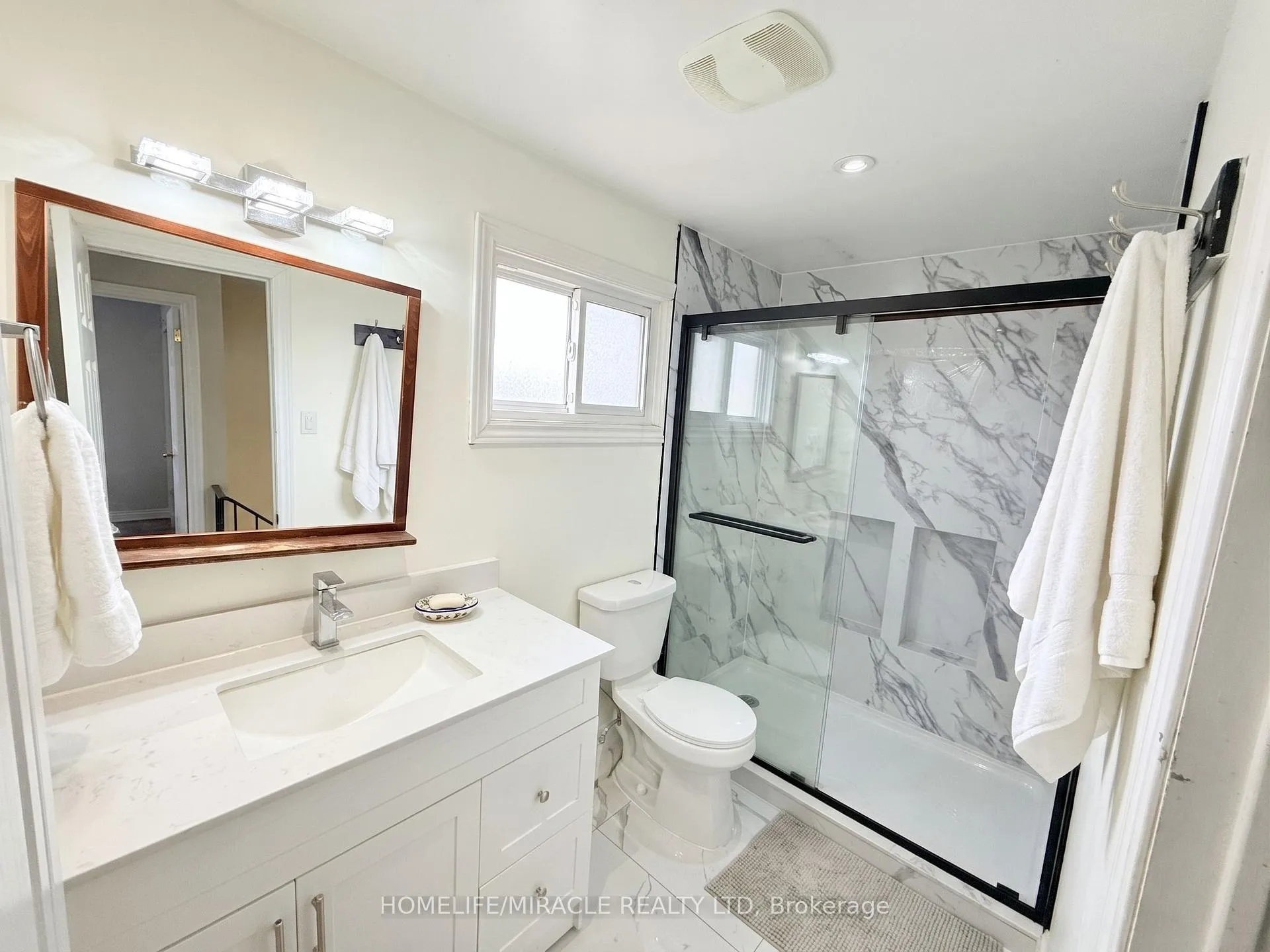 Photo 7 of 5 Melpham Court, Etobicoke, West Humber-Clairville — HOMEH
