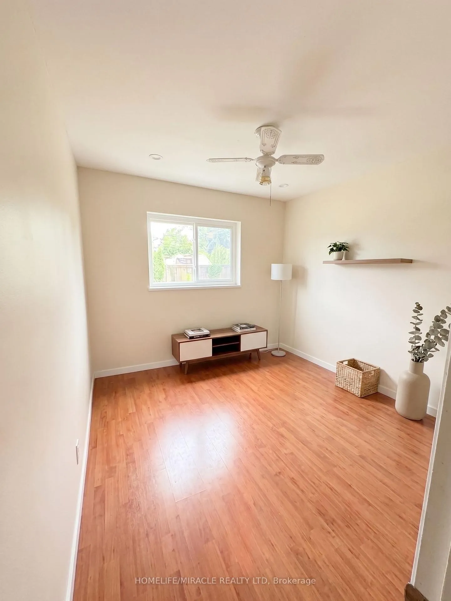 Photo 9 of 5 Melpham Court, Etobicoke, West Humber-Clairville — HOMEH