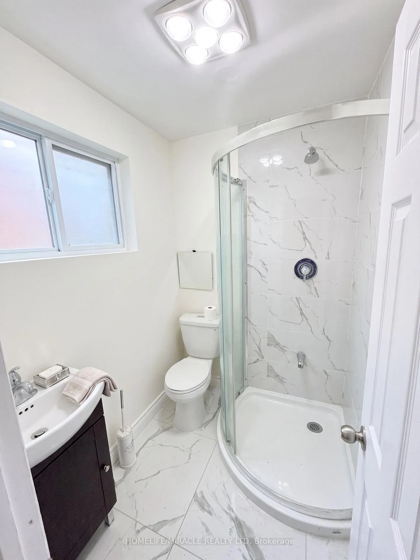 Photo 10 of 5 Melpham Court, Etobicoke, West Humber-Clairville — HOMEH