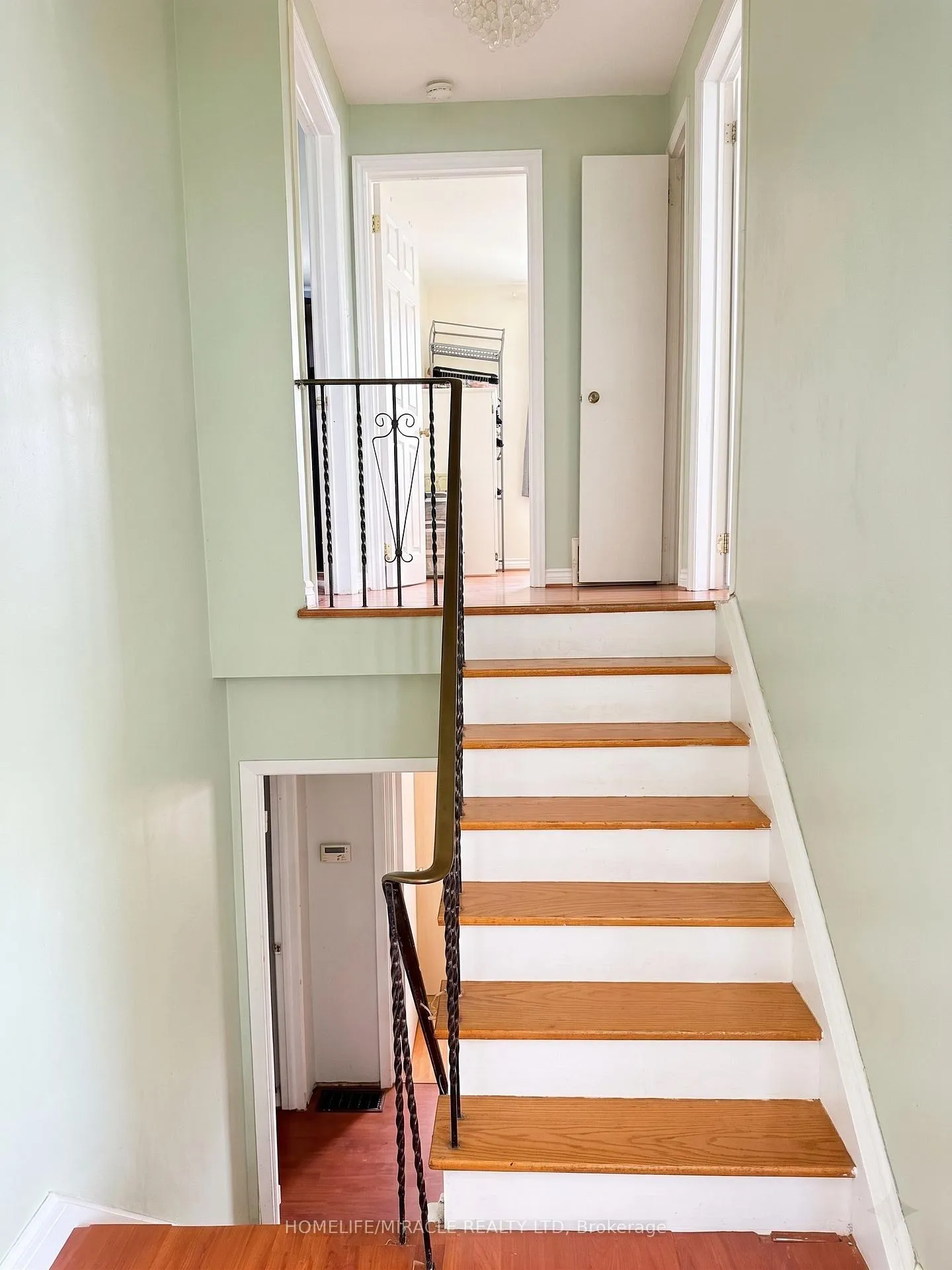 Photo 11 of 5 Melpham Court, Etobicoke, West Humber-Clairville — HOMEH