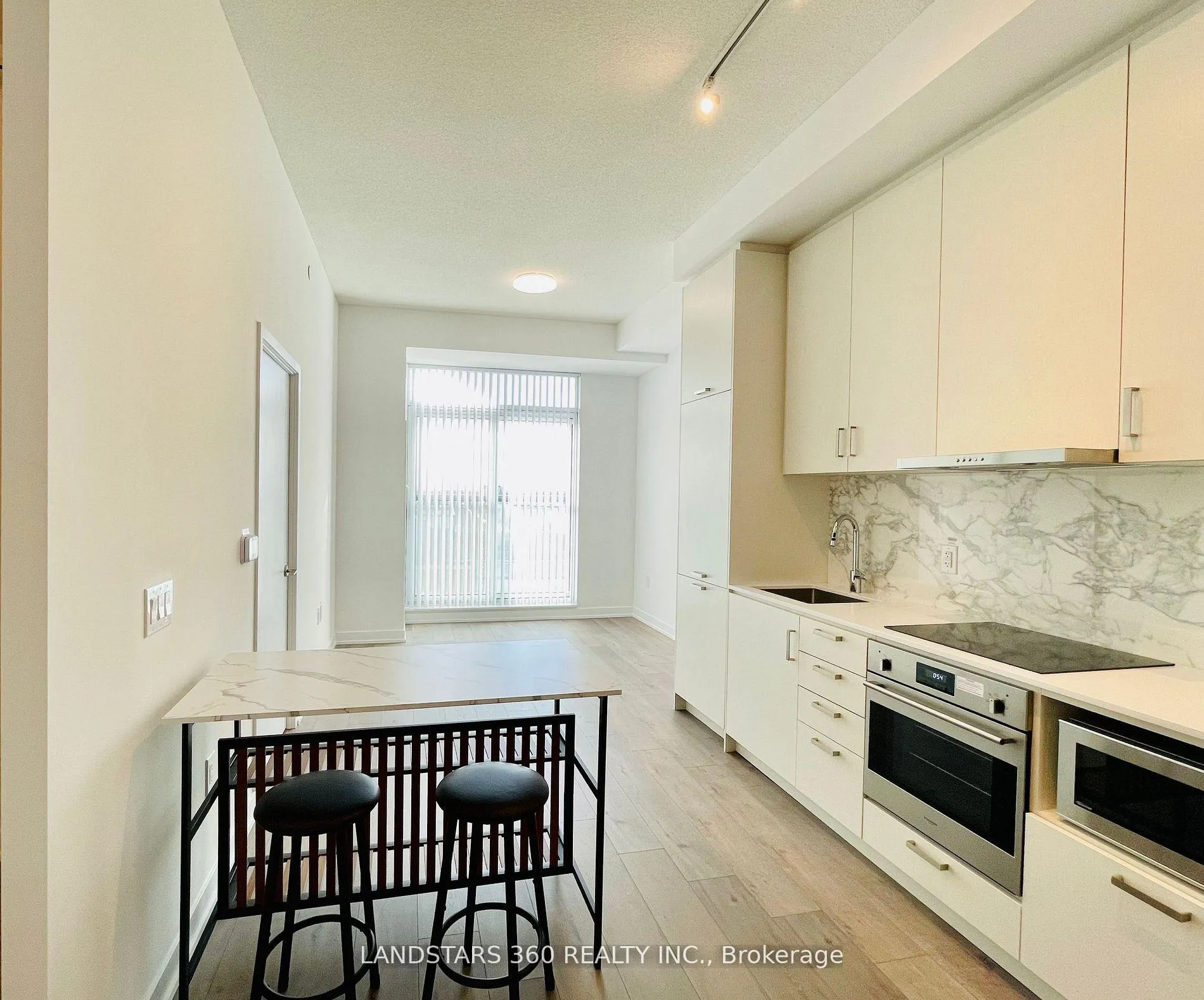 Photo 4 of Unit 503, 60 Honeycrisp Crescent, Vaughan, Vaughan Corporate Centre — HOMEH