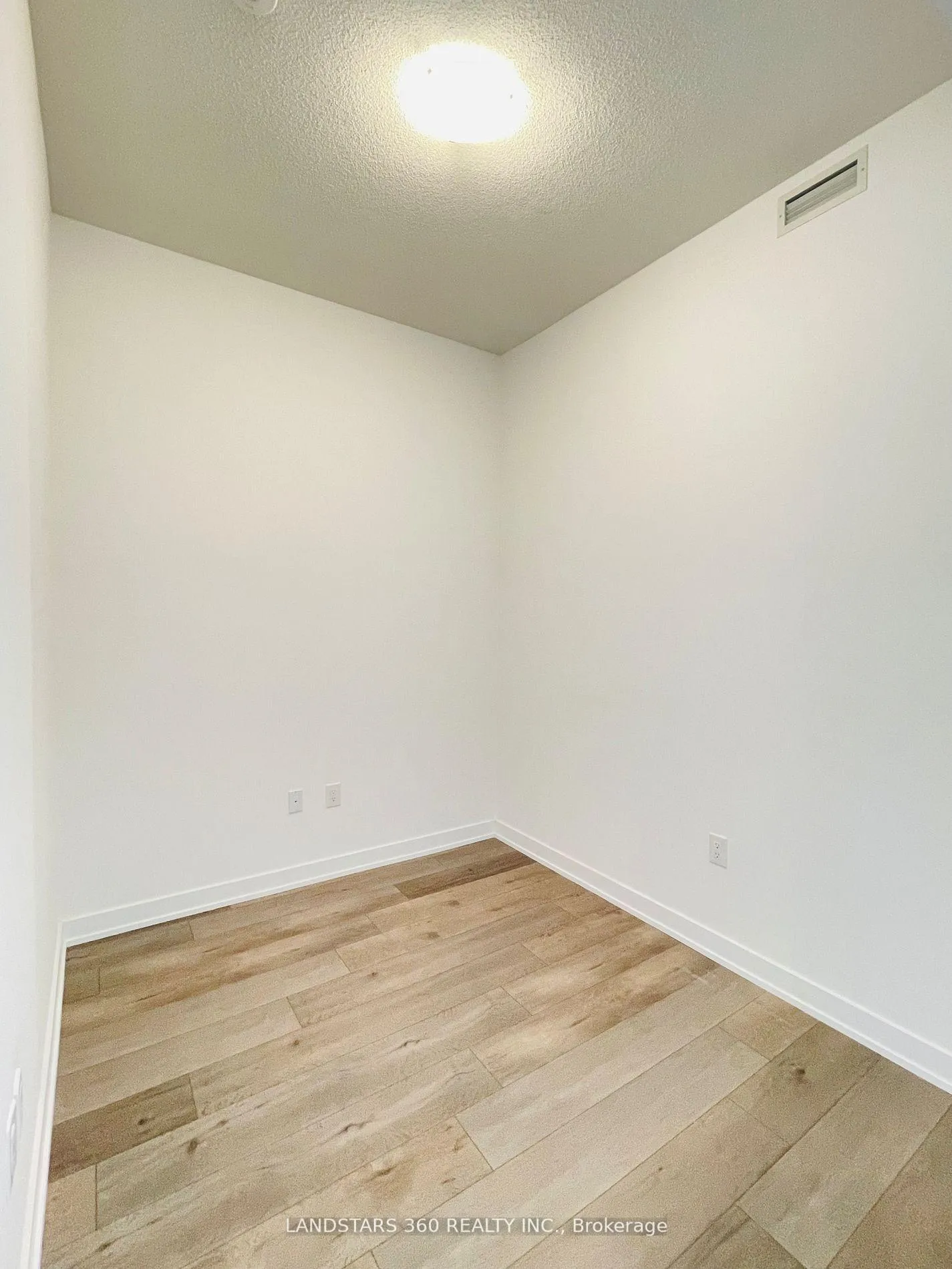 Photo 8 of Unit 503, 60 Honeycrisp Crescent, Vaughan, Vaughan Corporate Centre — HOMEH