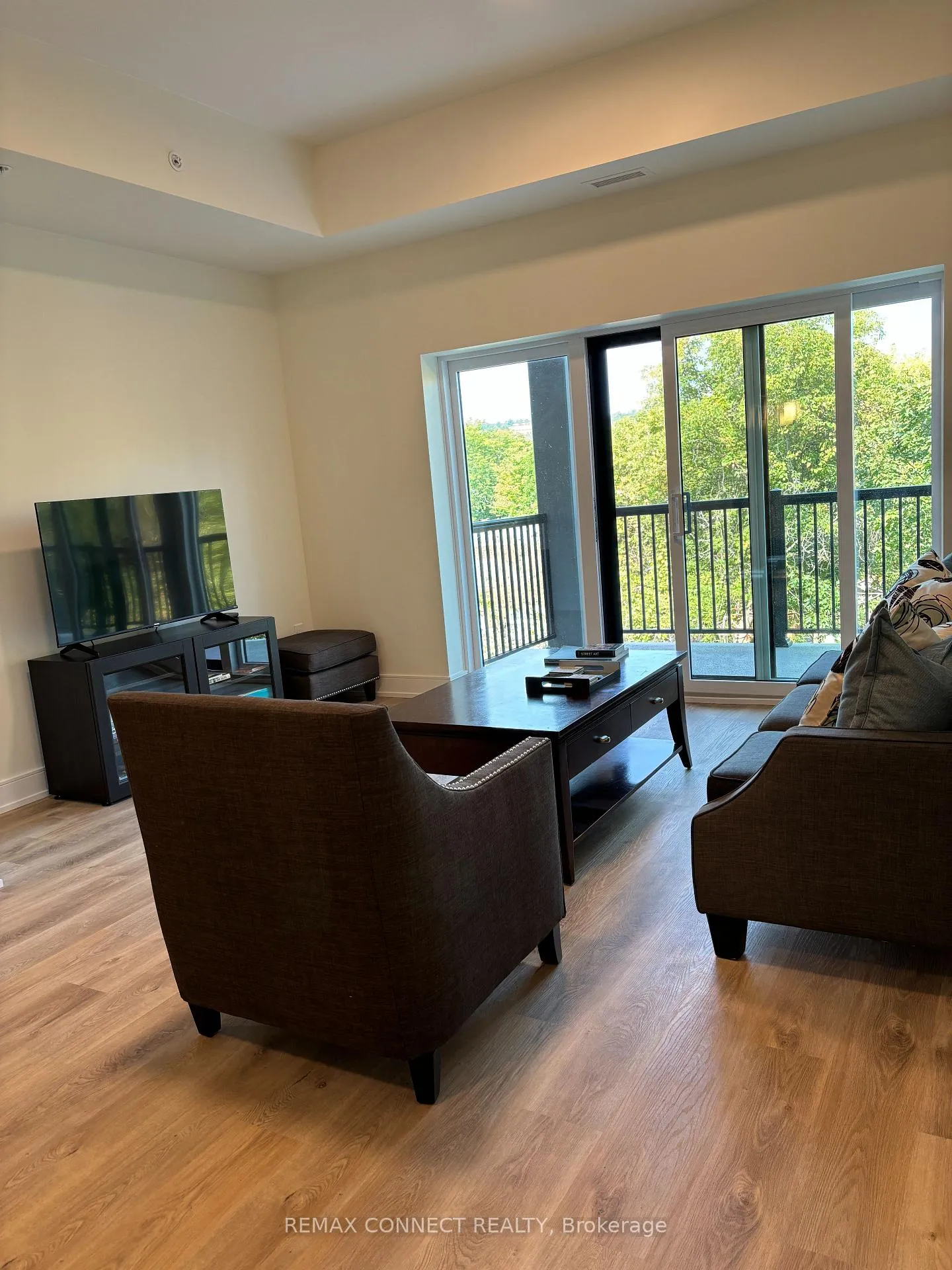 Photo 2 of Unit 310, 121 Mary Street, Clearview, Creemore — HOMEH