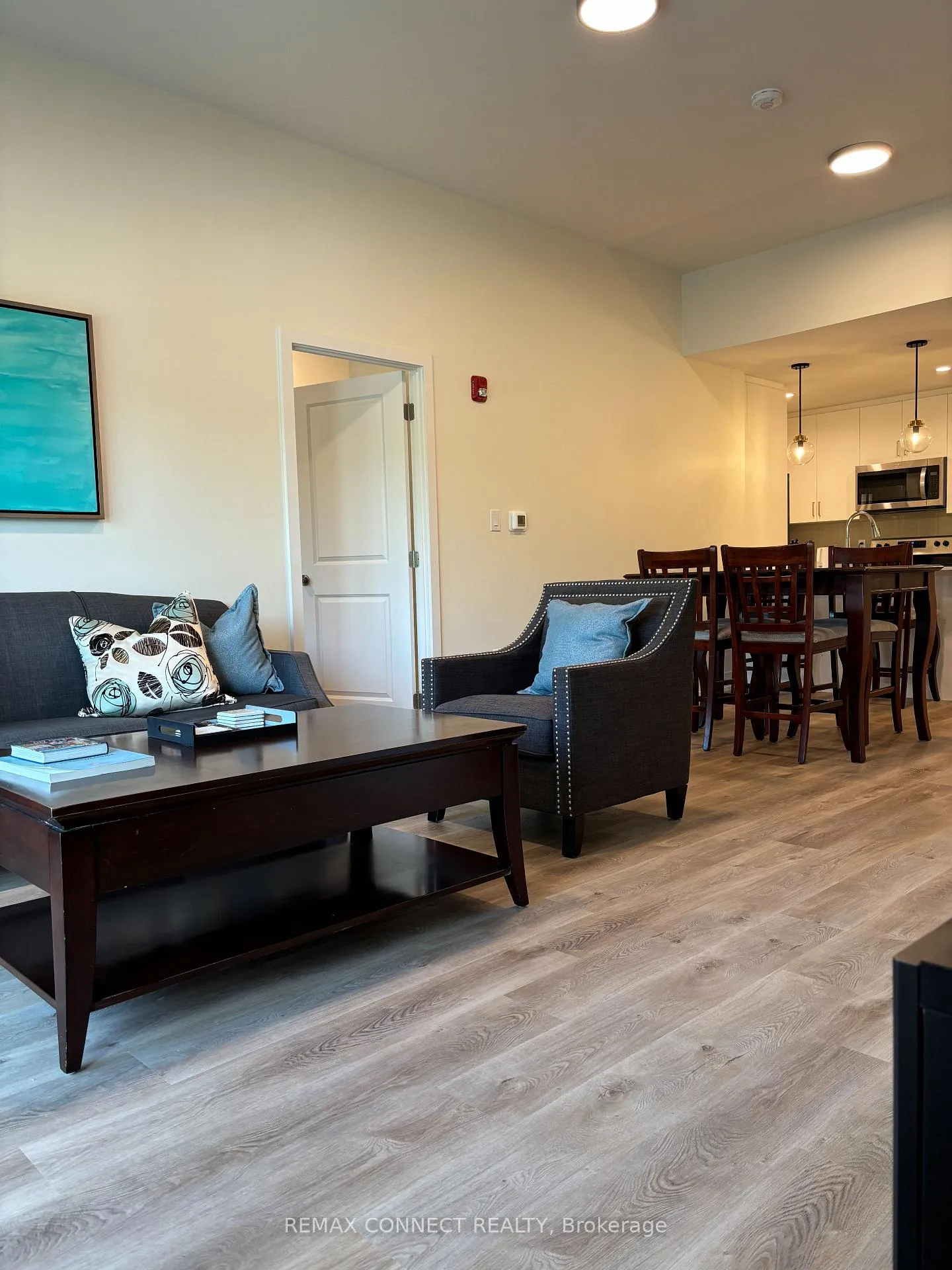 Photo 5 of Unit 310, 121 Mary Street, Clearview, Creemore — HOMEH