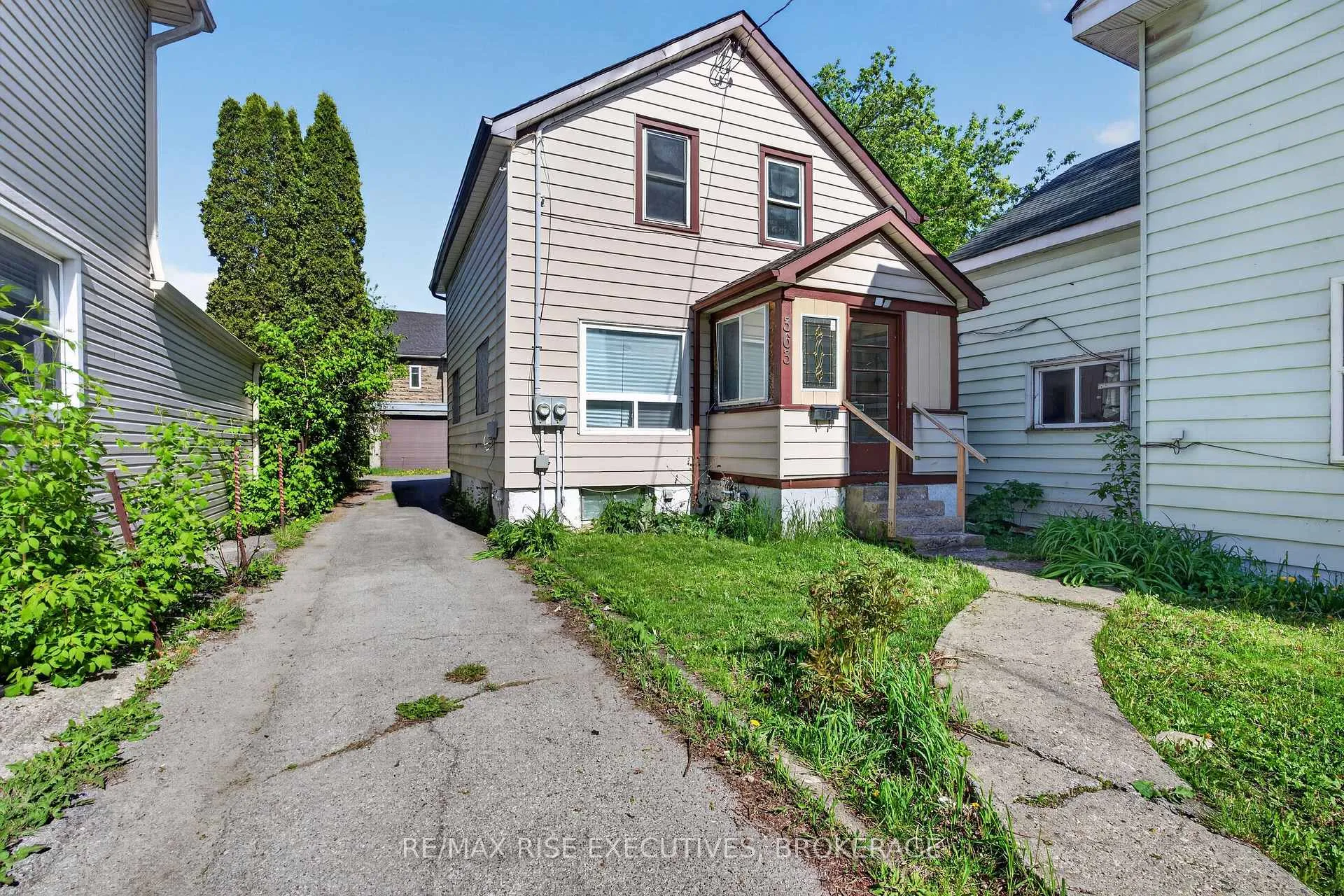 Photo 1 of 363 Alfred Street, Kingston, East of Sir John A. Blvd — HOMEH