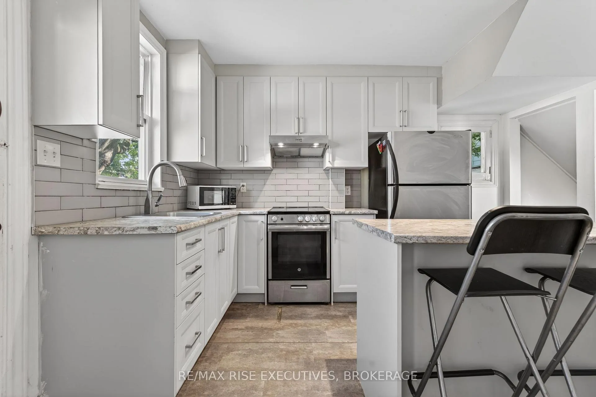 Photo 10 of 363 Alfred Street, Kingston, East of Sir John A. Blvd — HOMEH