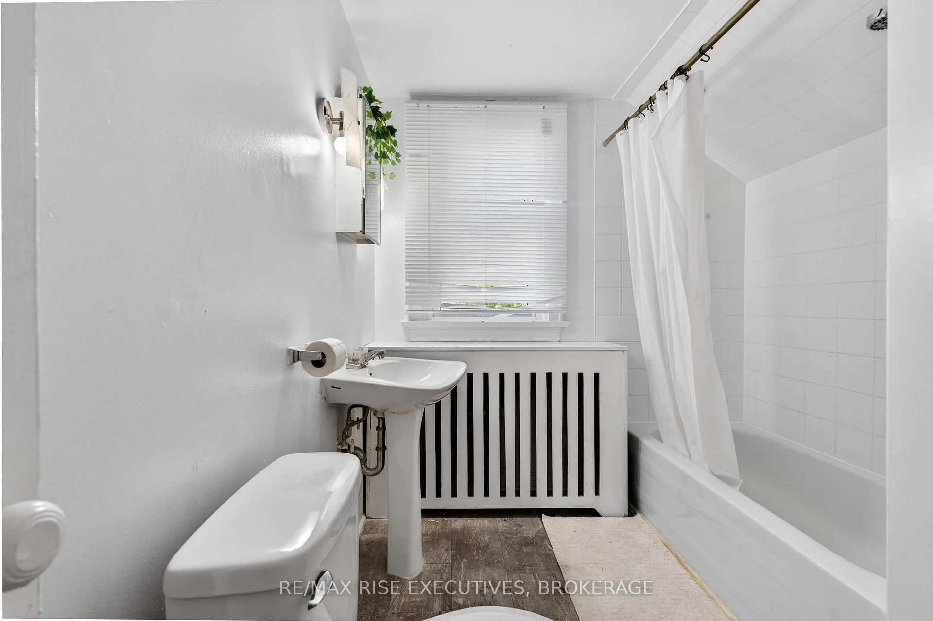 Photo 17 of 363 Alfred Street, Kingston, East of Sir John A. Blvd — HOMEH