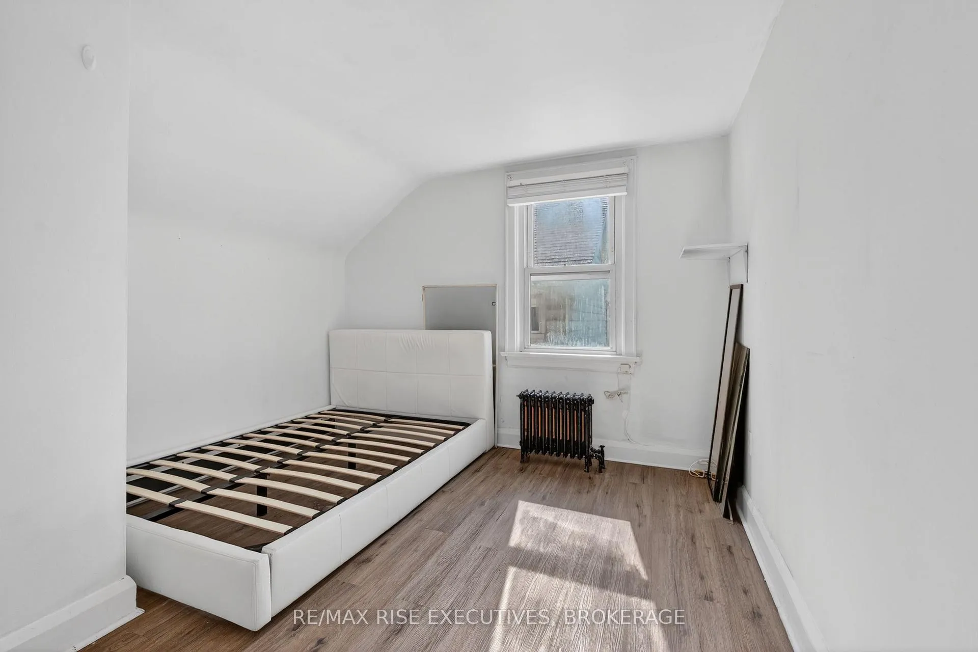 Photo 20 of 363 Alfred Street, Kingston, East of Sir John A. Blvd — HOMEH