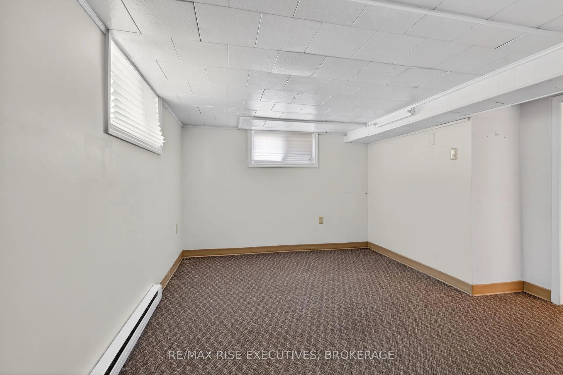 Photo 22 of 363 Alfred Street, Kingston, East of Sir John A. Blvd — HOMEH