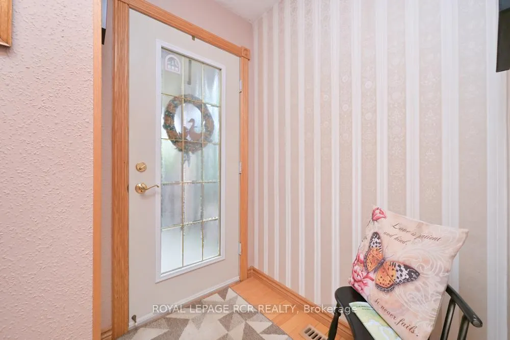 Photo 4 of 73 Dufferin Street, Orangeville — HOMEH
