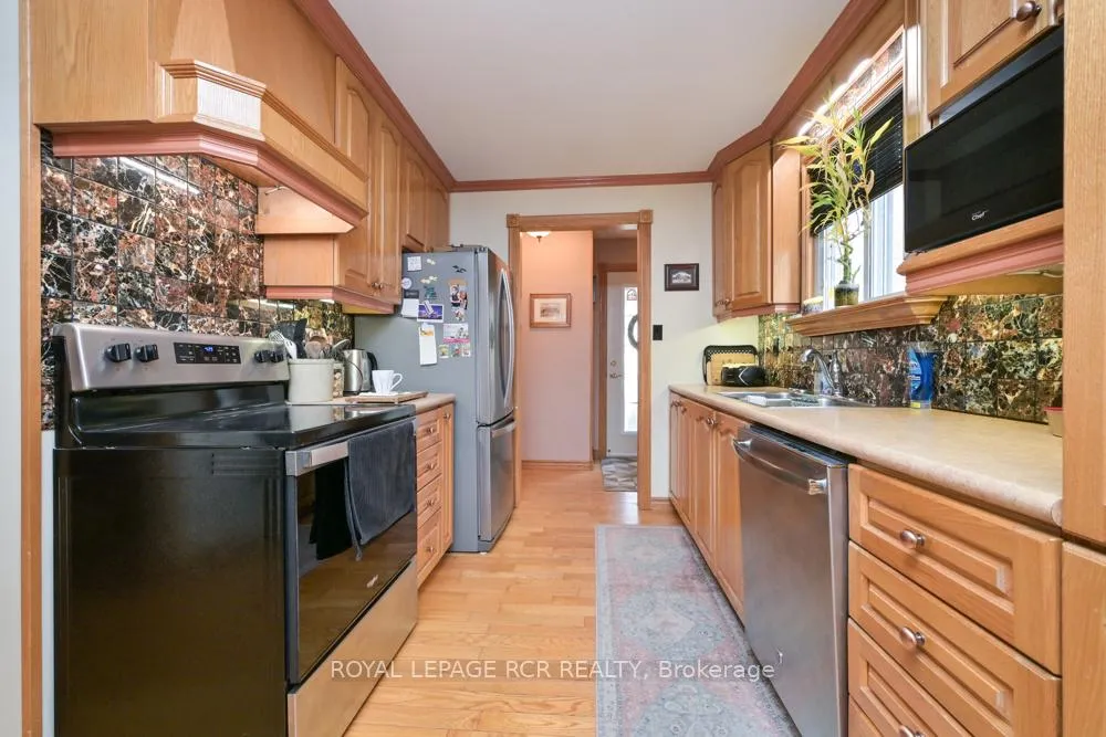 Photo 6 of 73 Dufferin Street, Orangeville — HOMEH