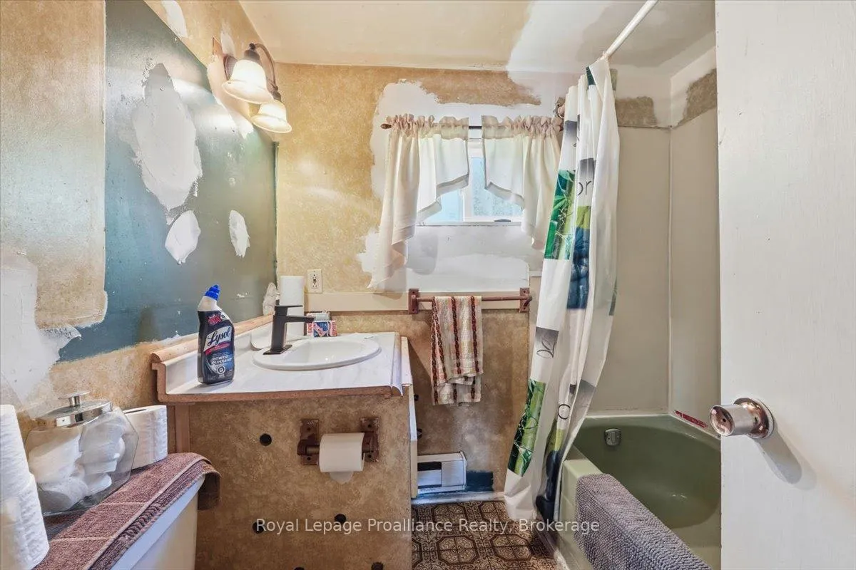 Photo 12 of 23 Brown Avenue, Madoc — HOMEH