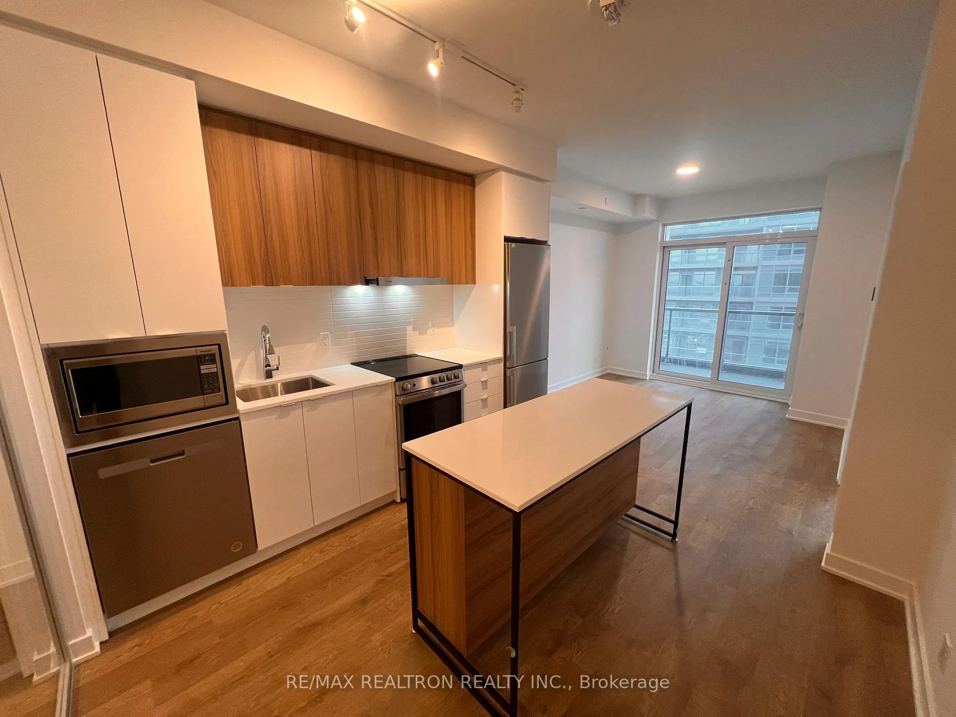 Photo 5 of Unit 2108, 30 Upper Mall Way, Vaughan, Brownridge — HOMEH