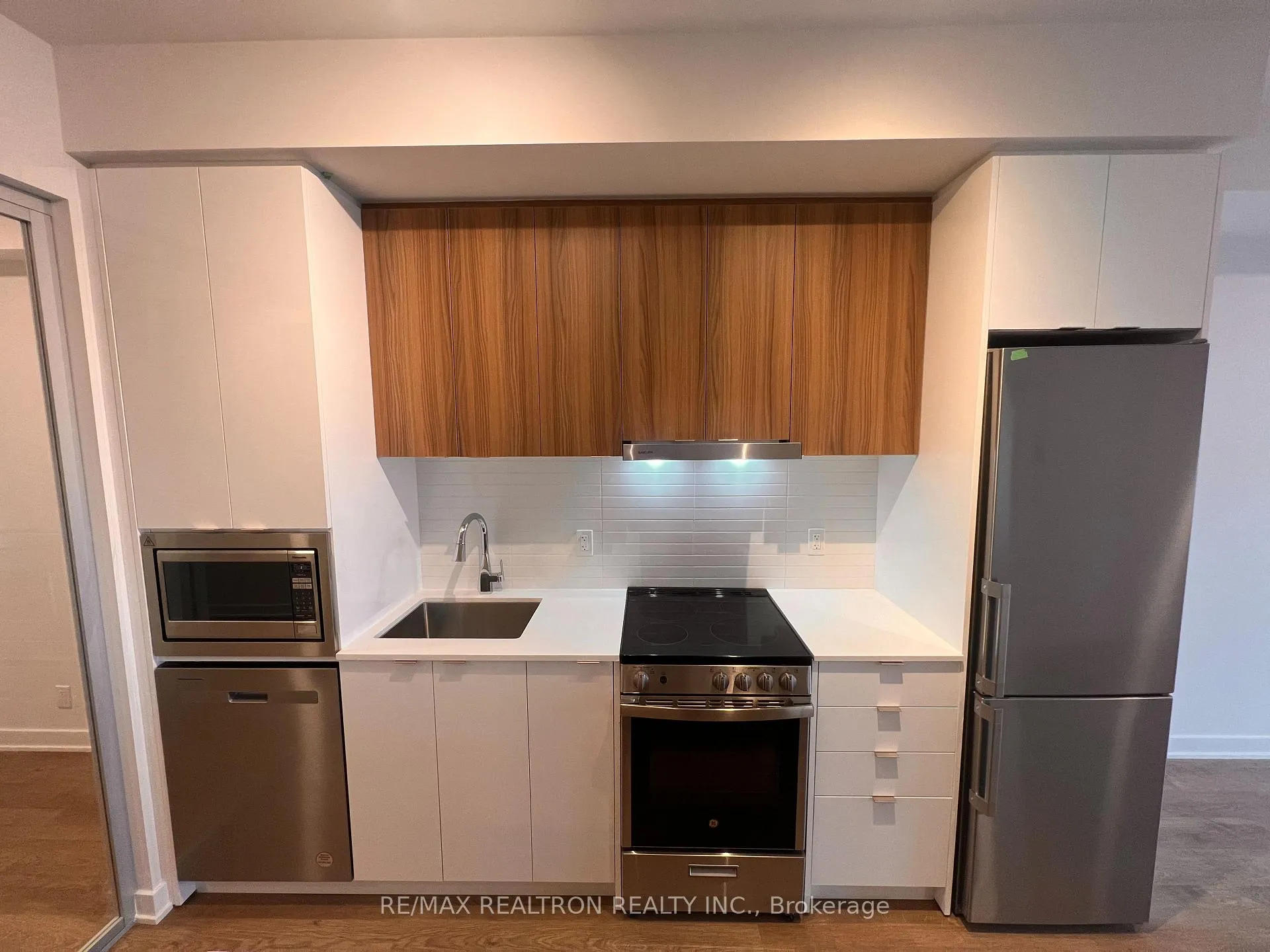Photo 7 of Unit 2108, 30 Upper Mall Way, Vaughan, Brownridge — HOMEH