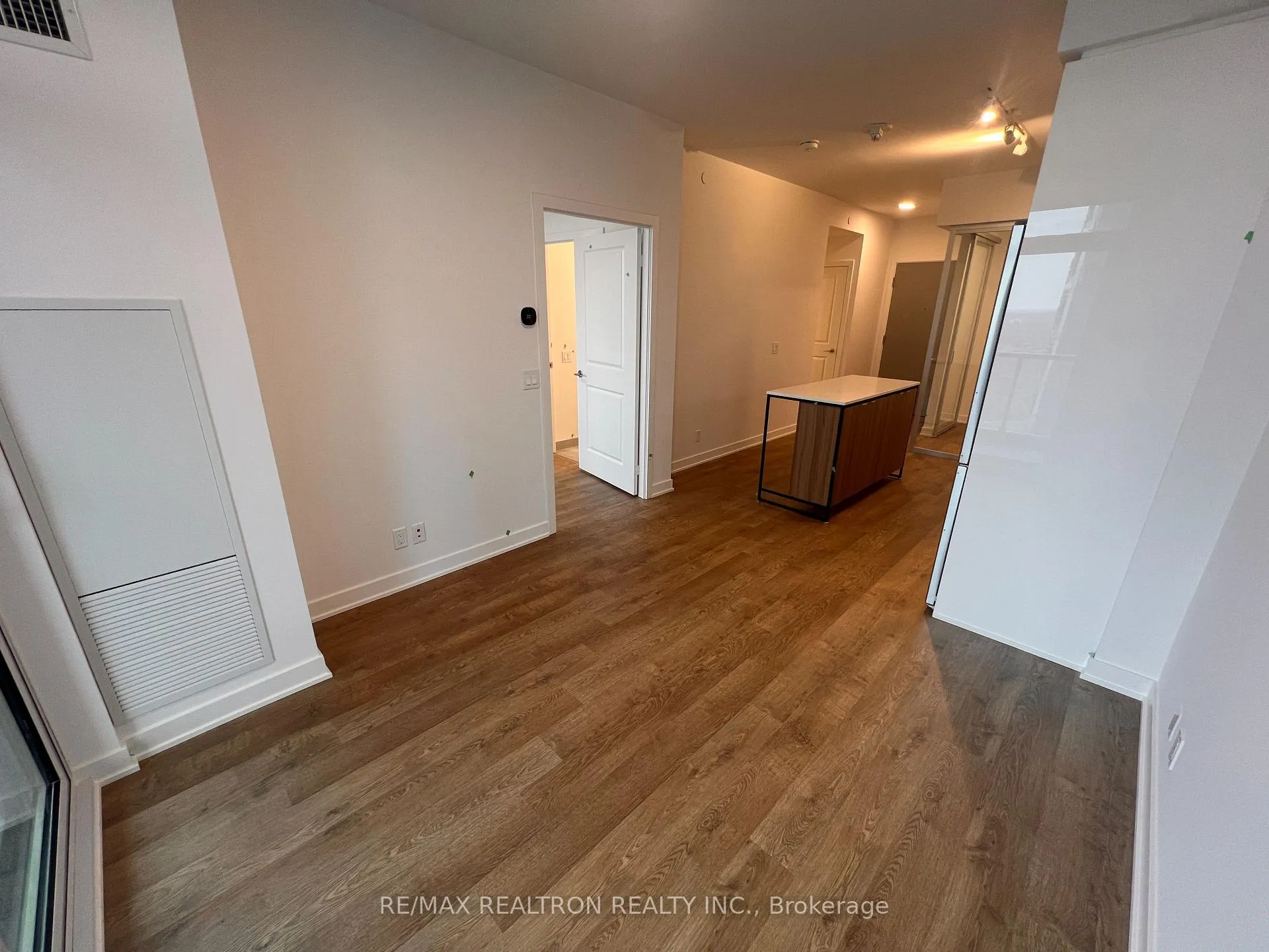 Photo 11 of Unit 2108, 30 Upper Mall Way, Vaughan, Brownridge — HOMEH