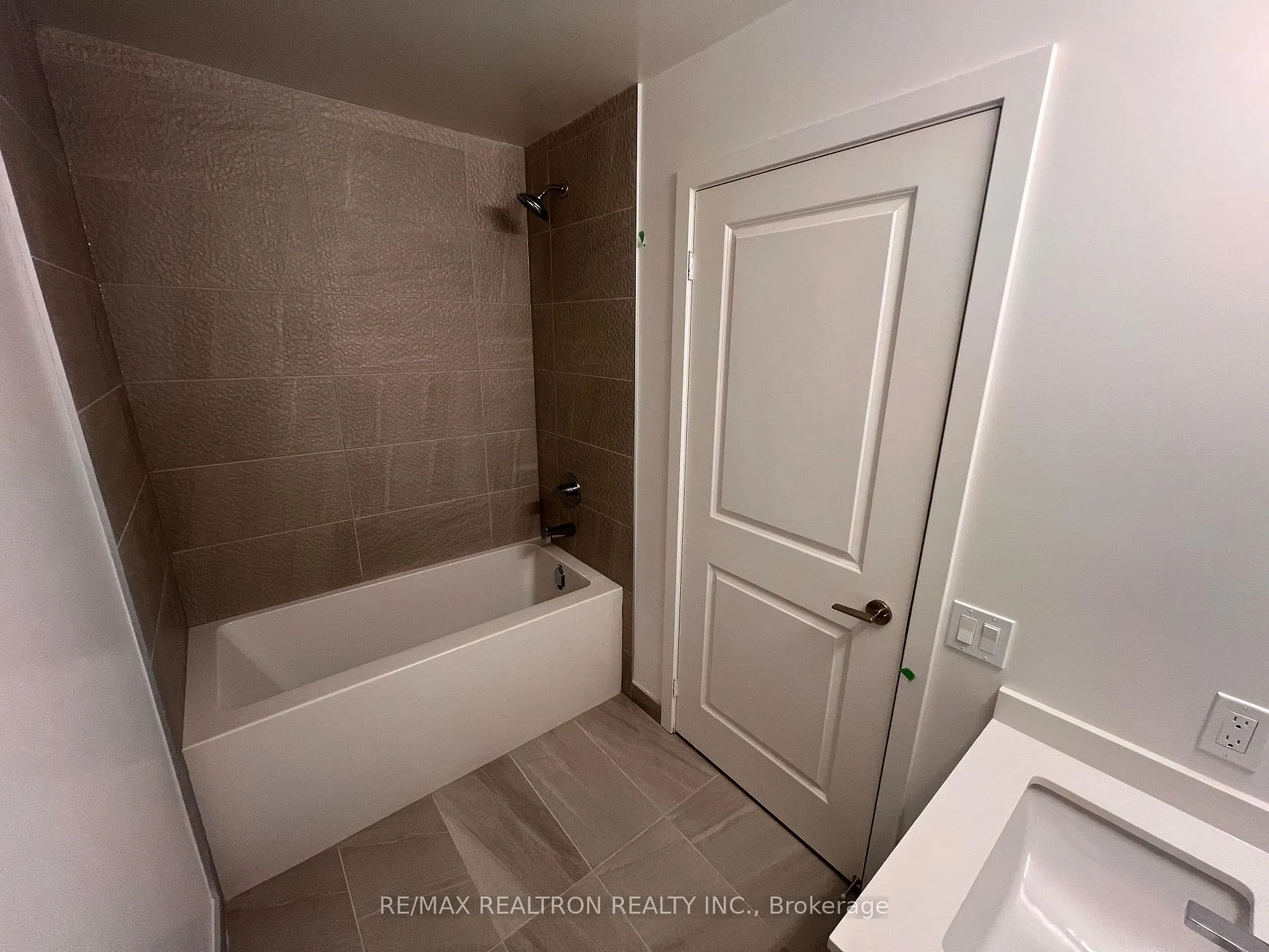 Photo 14 of Unit 2108, 30 Upper Mall Way, Vaughan, Brownridge — HOMEH