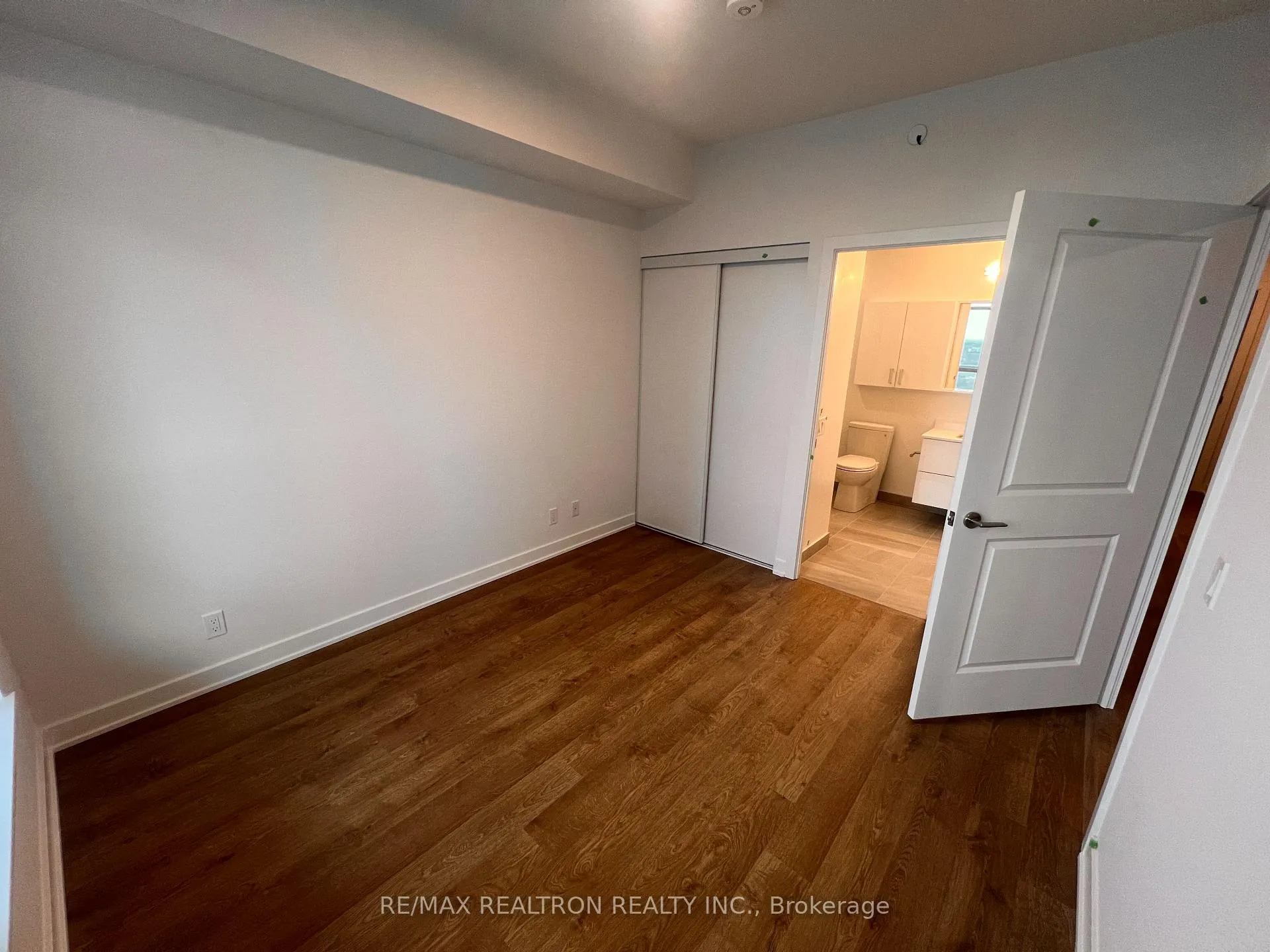 Photo 17 of Unit 2108, 30 Upper Mall Way, Vaughan, Brownridge — HOMEH