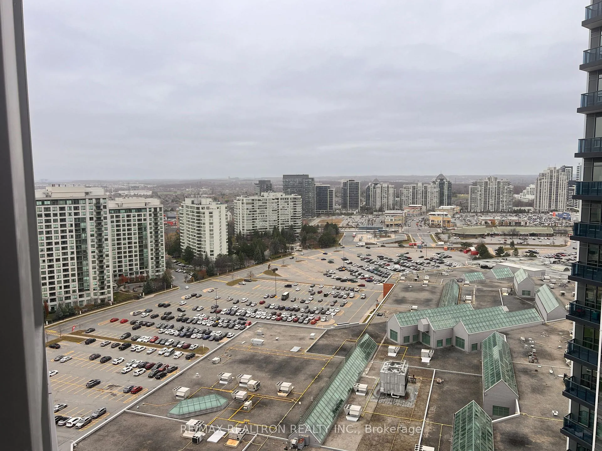 Photo 24 of Unit 2108, 30 Upper Mall Way, Vaughan, Brownridge — HOMEH