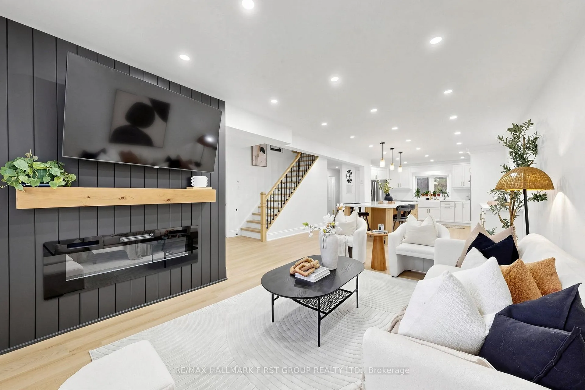 Photo 5 of 16 Mcfarlane Court, Whitby, Lynde Creek — HOMEH