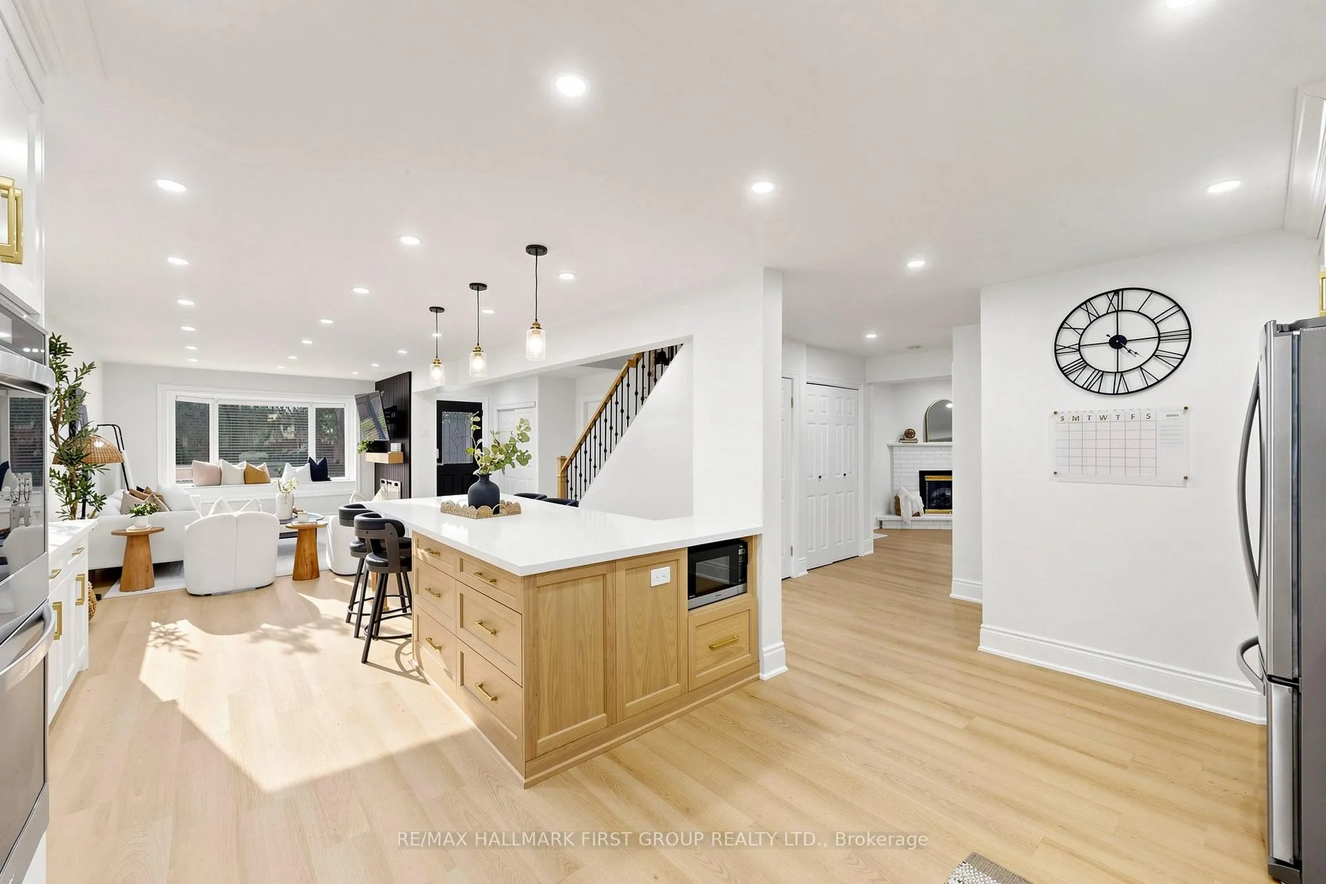 Photo 6 of 16 Mcfarlane Court, Whitby, Lynde Creek — HOMEH