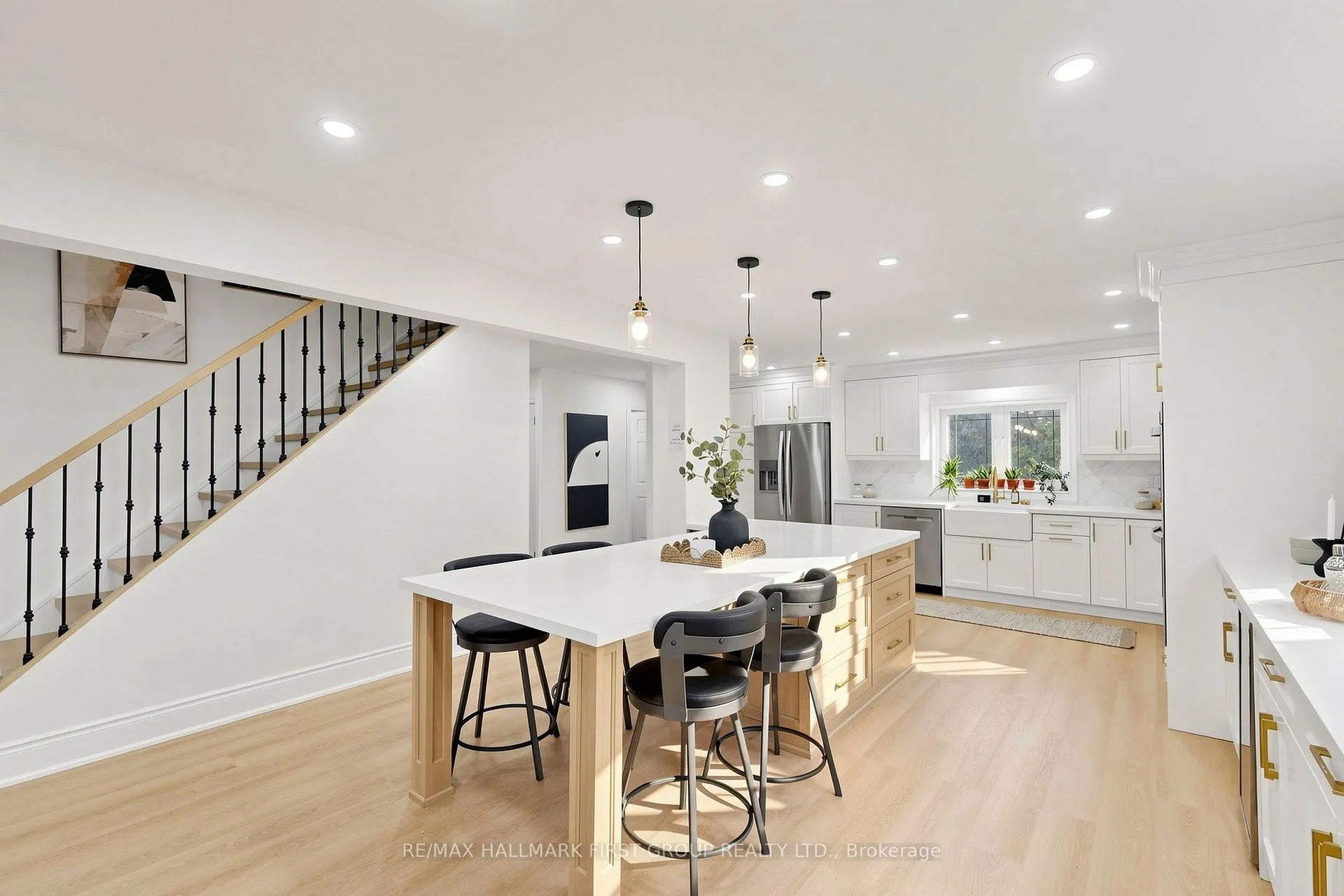 Photo 9 of 16 Mcfarlane Court, Whitby, Lynde Creek — HOMEH