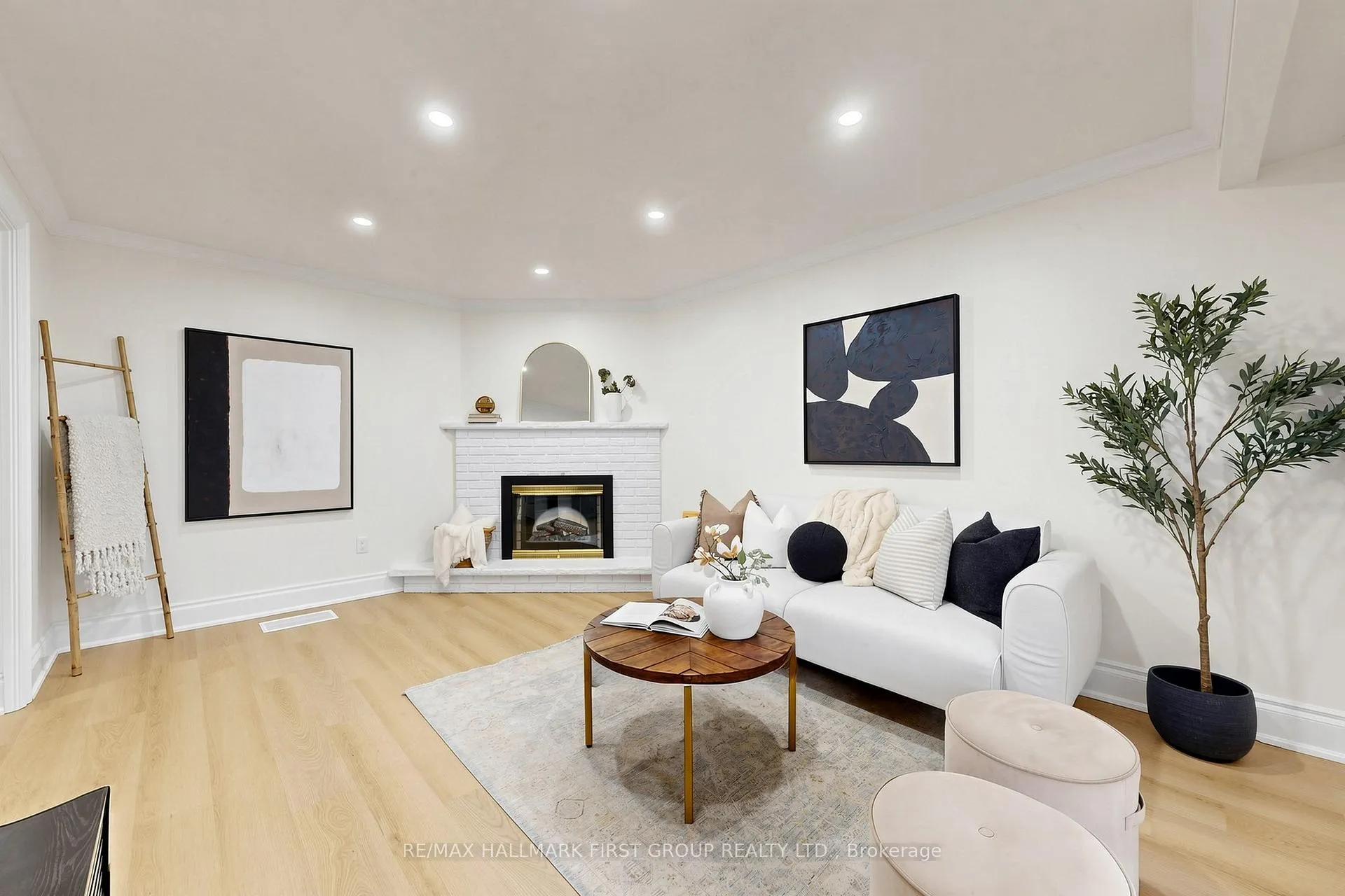 Photo 14 of 16 Mcfarlane Court, Whitby, Lynde Creek — HOMEH