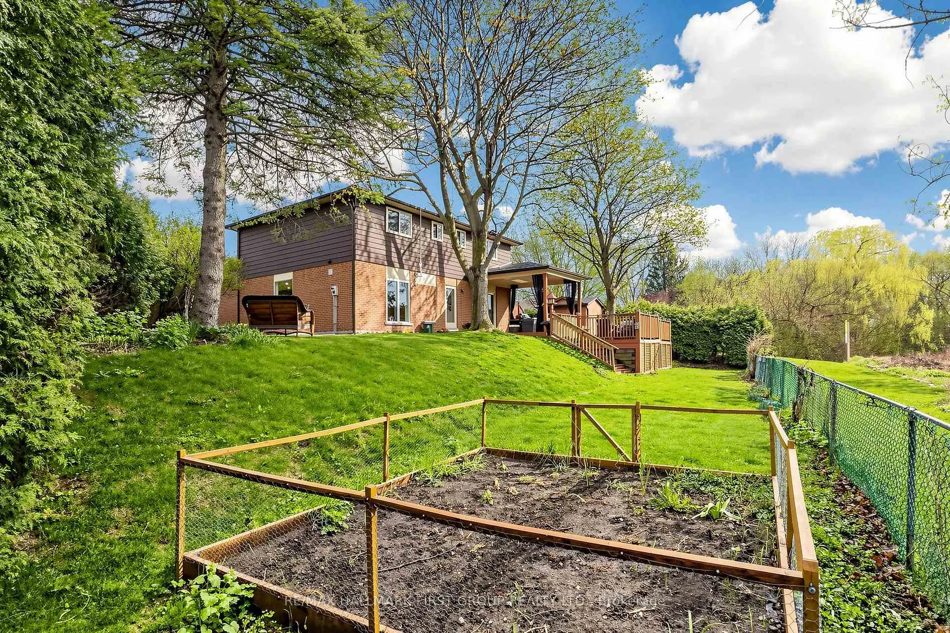 Photo 47 of 16 Mcfarlane Court, Whitby, Lynde Creek — HOMEH