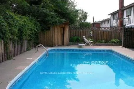 Photo 8 of 30 Madrid Crescent, Brampton, Central Park — HOMEH
