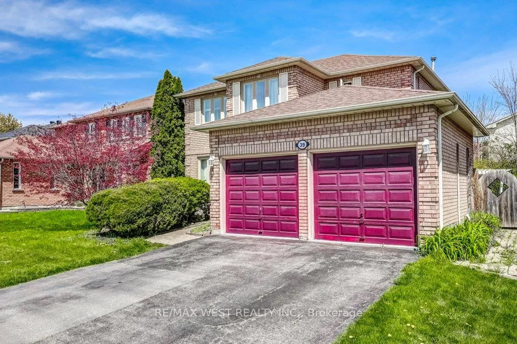 Photo 2 of 39 Braebrook Drive, Whitby, Rolling Acres — HOMEH