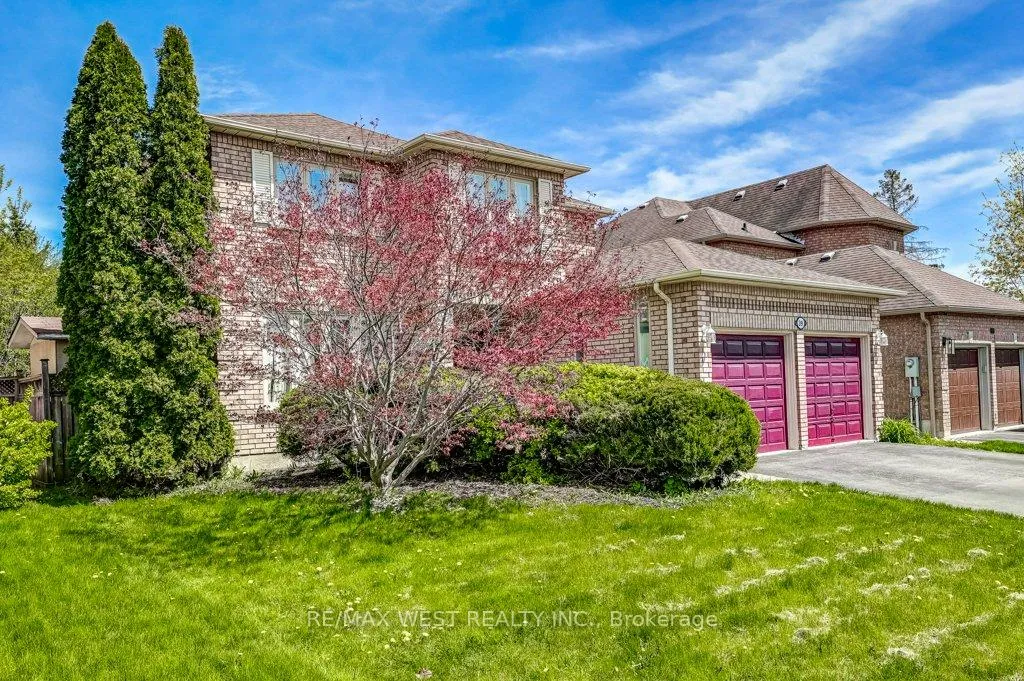 Photo 3 of 39 Braebrook Drive, Whitby, Rolling Acres — HOMEH