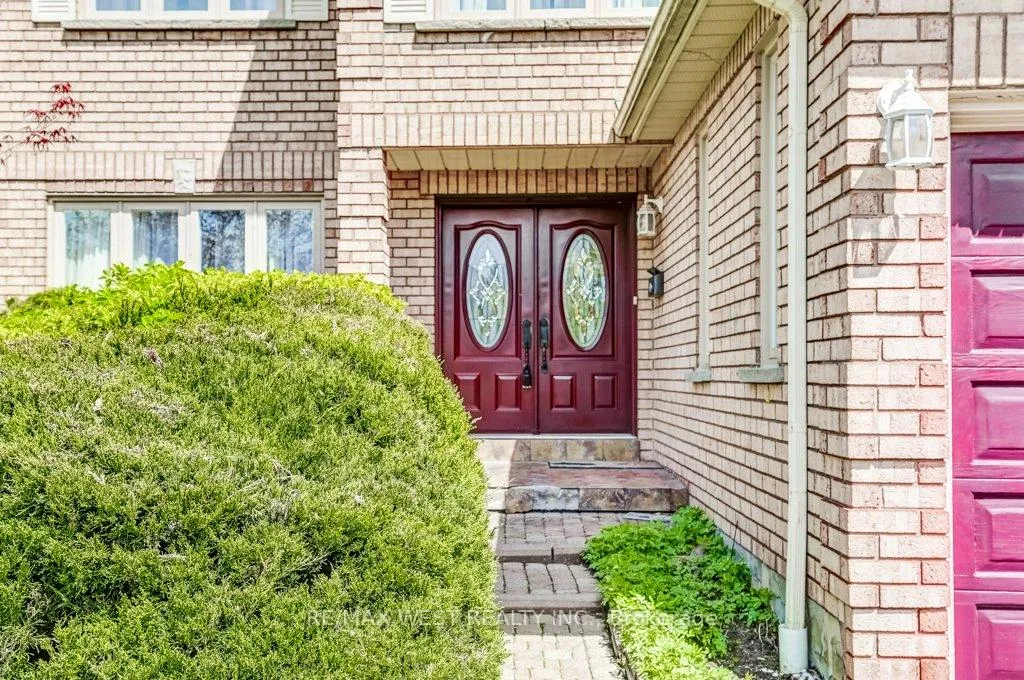 Photo 6 of 39 Braebrook Drive, Whitby, Rolling Acres — HOMEH