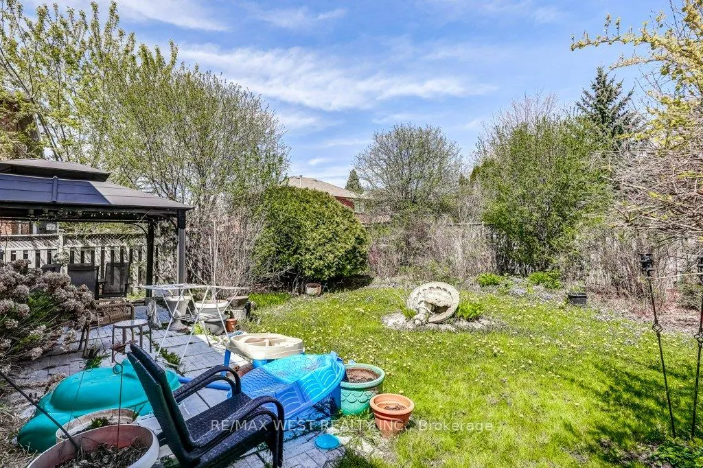 Photo 18 of 39 Braebrook Drive, Whitby, Rolling Acres — HOMEH