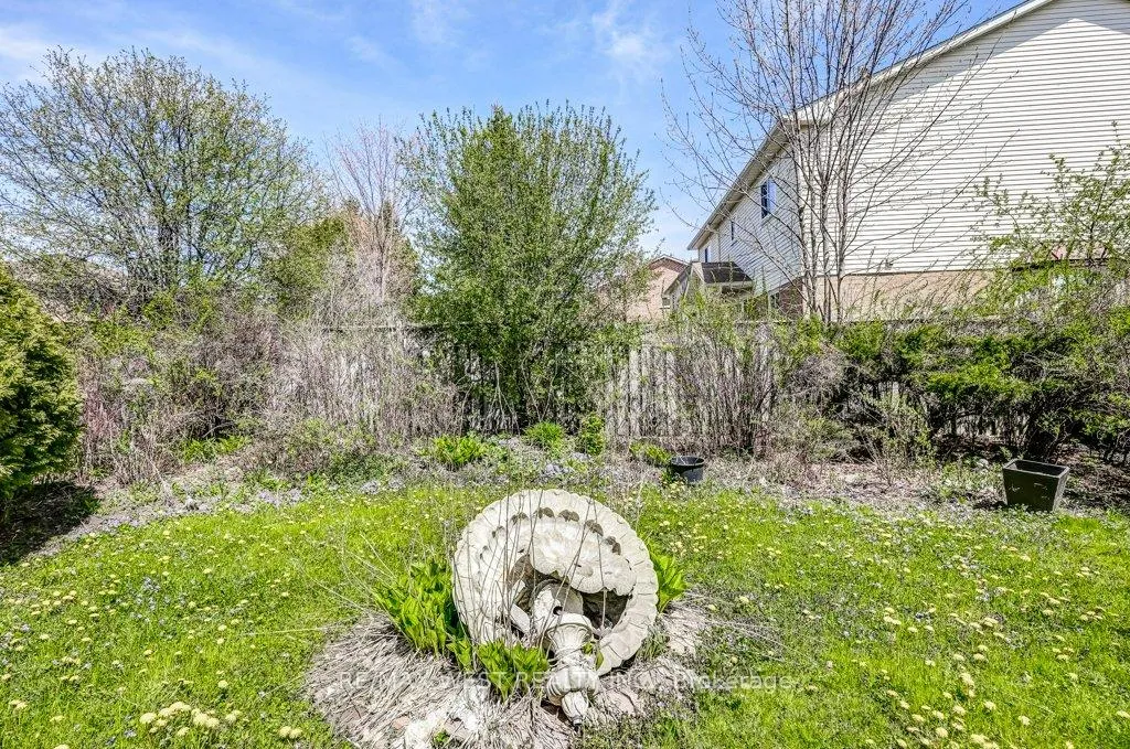 Photo 19 of 39 Braebrook Drive, Whitby, Rolling Acres — HOMEH
