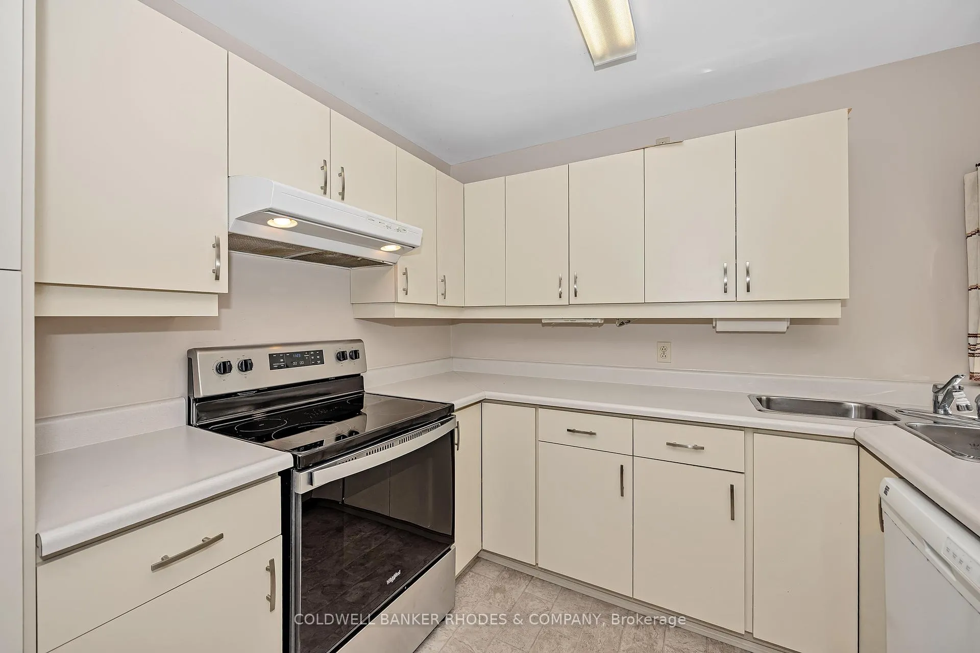 Photo 10 of 1758 Scott Street, Ottawa, Ottawa West — HOMEH
